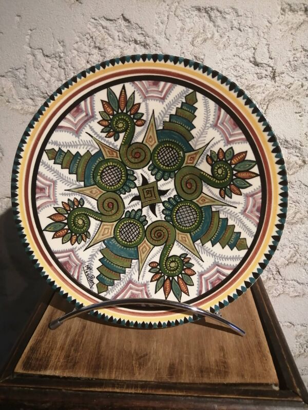 Assiette décorative signée Maurice Fouillen