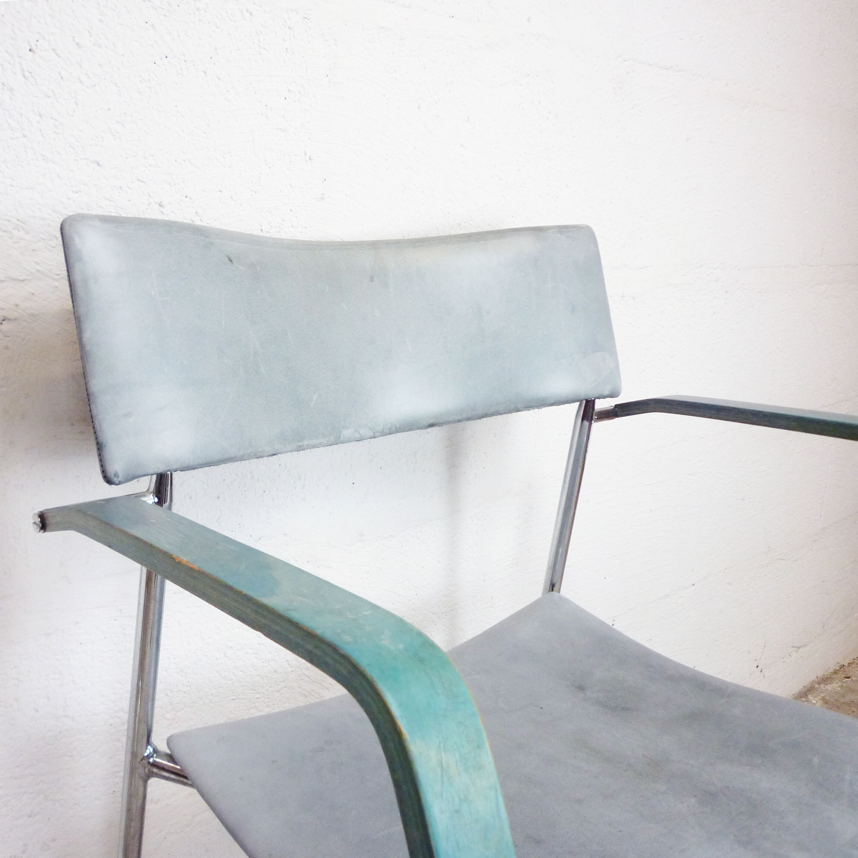 Chaise Lammhults en cuir et bois bleu