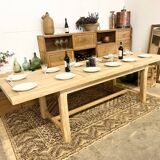 Solid oak farmhouse table with 2 central extensions