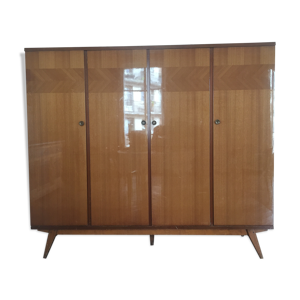 armoire vintage