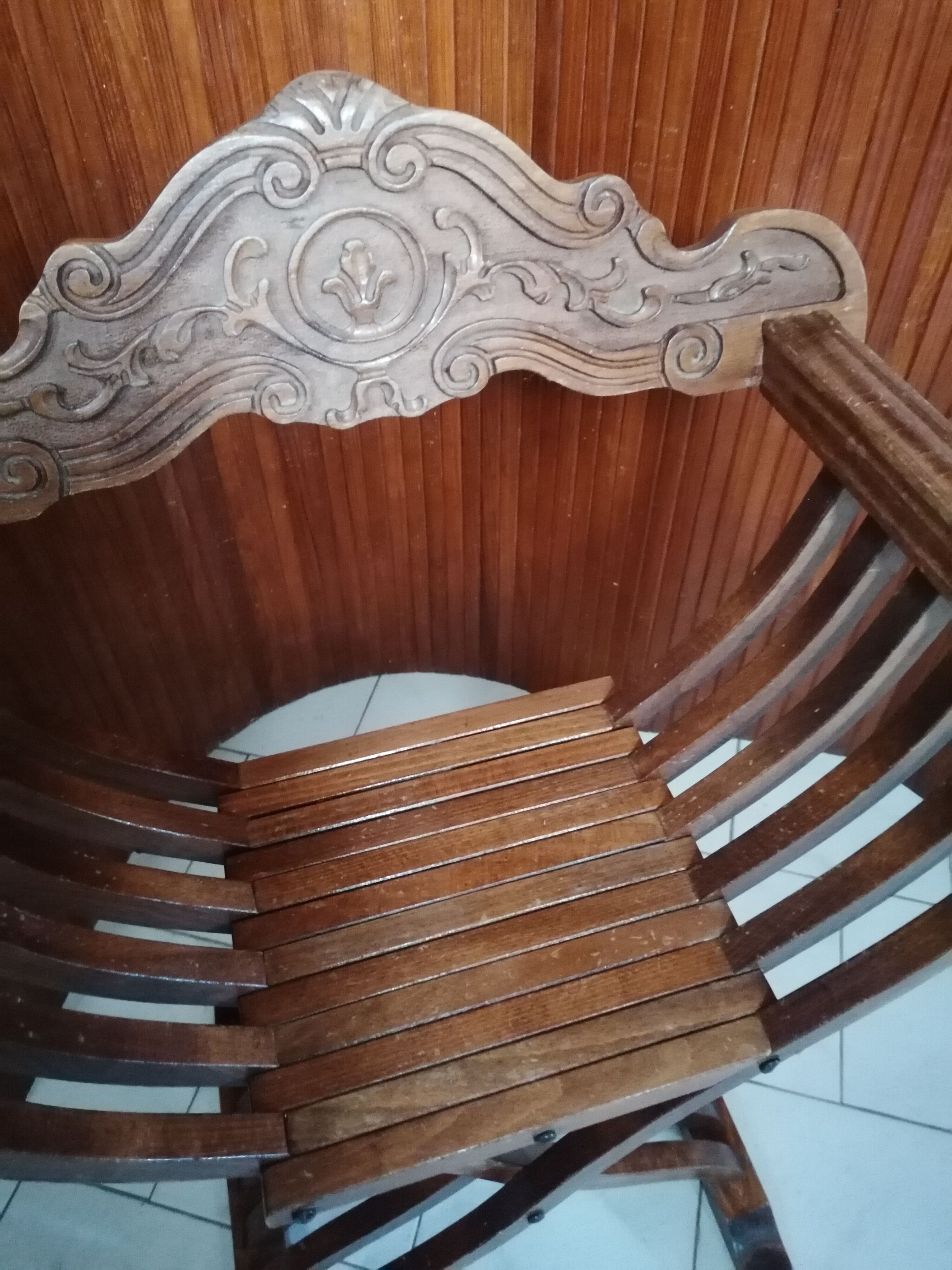 Curule or dagobert chair