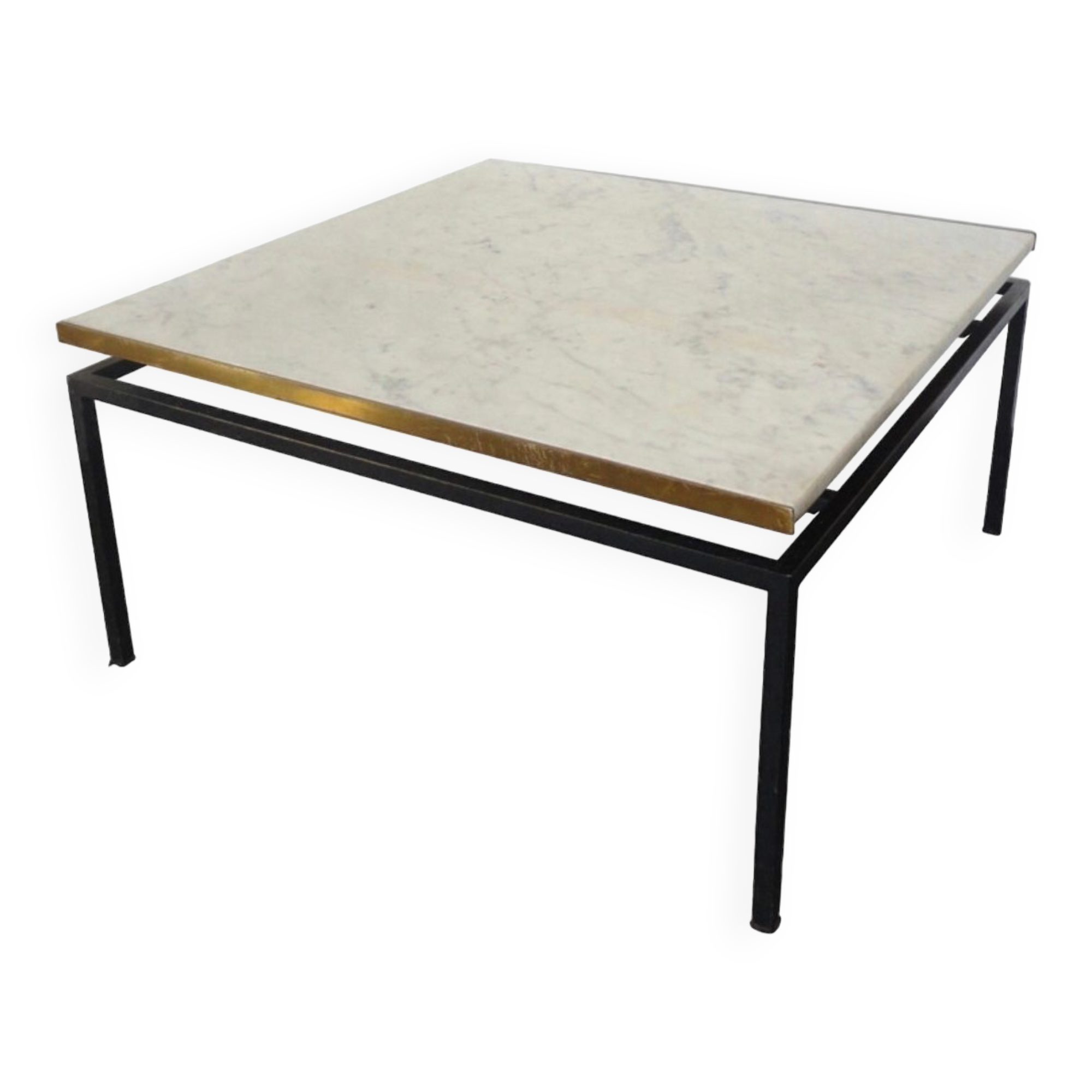 Table basse vintage en marbre blanc avec contour sur 2 côtés en laiton doré.