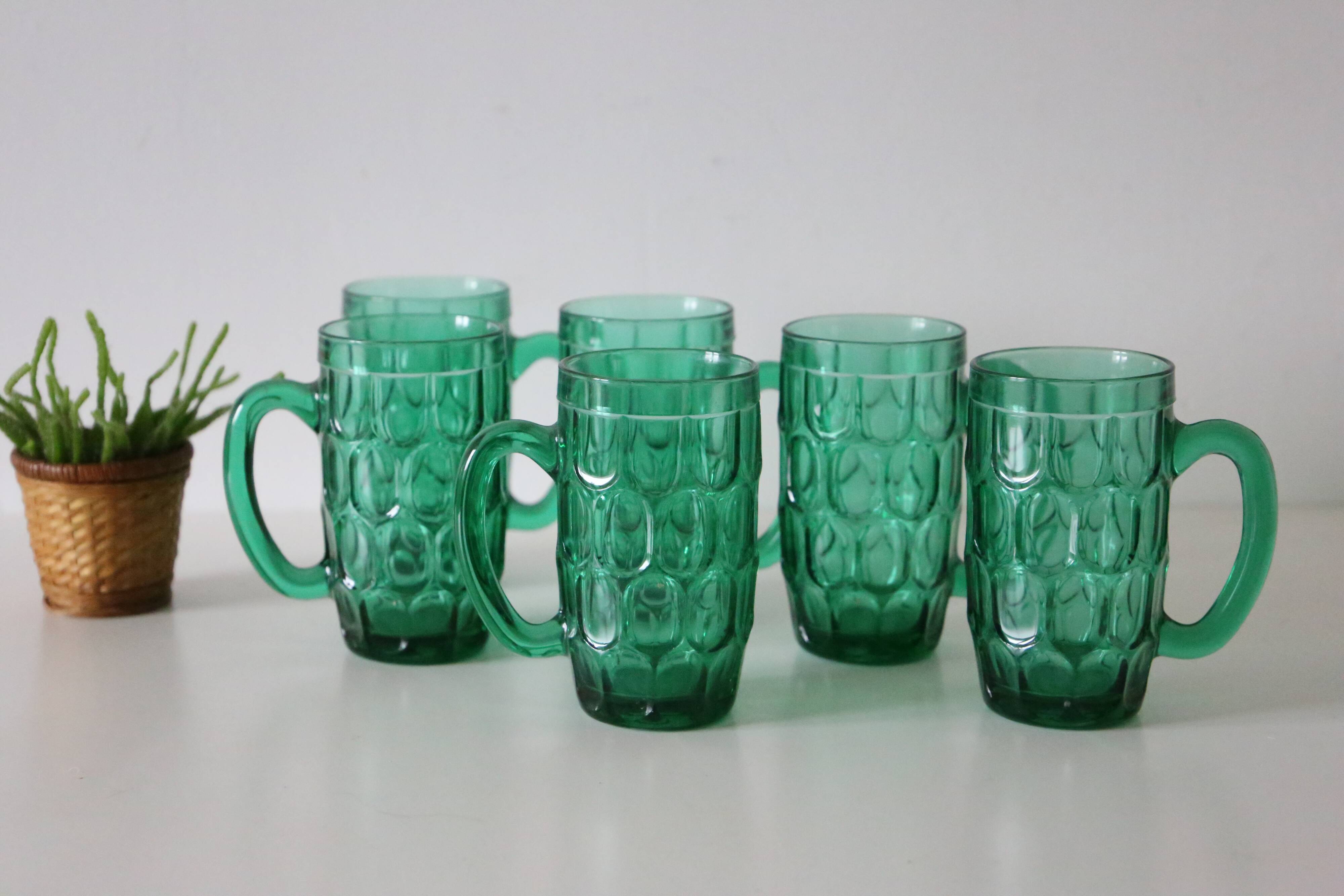 Ensemble de 6 mugs en verre, vert, vintage français, 1980
