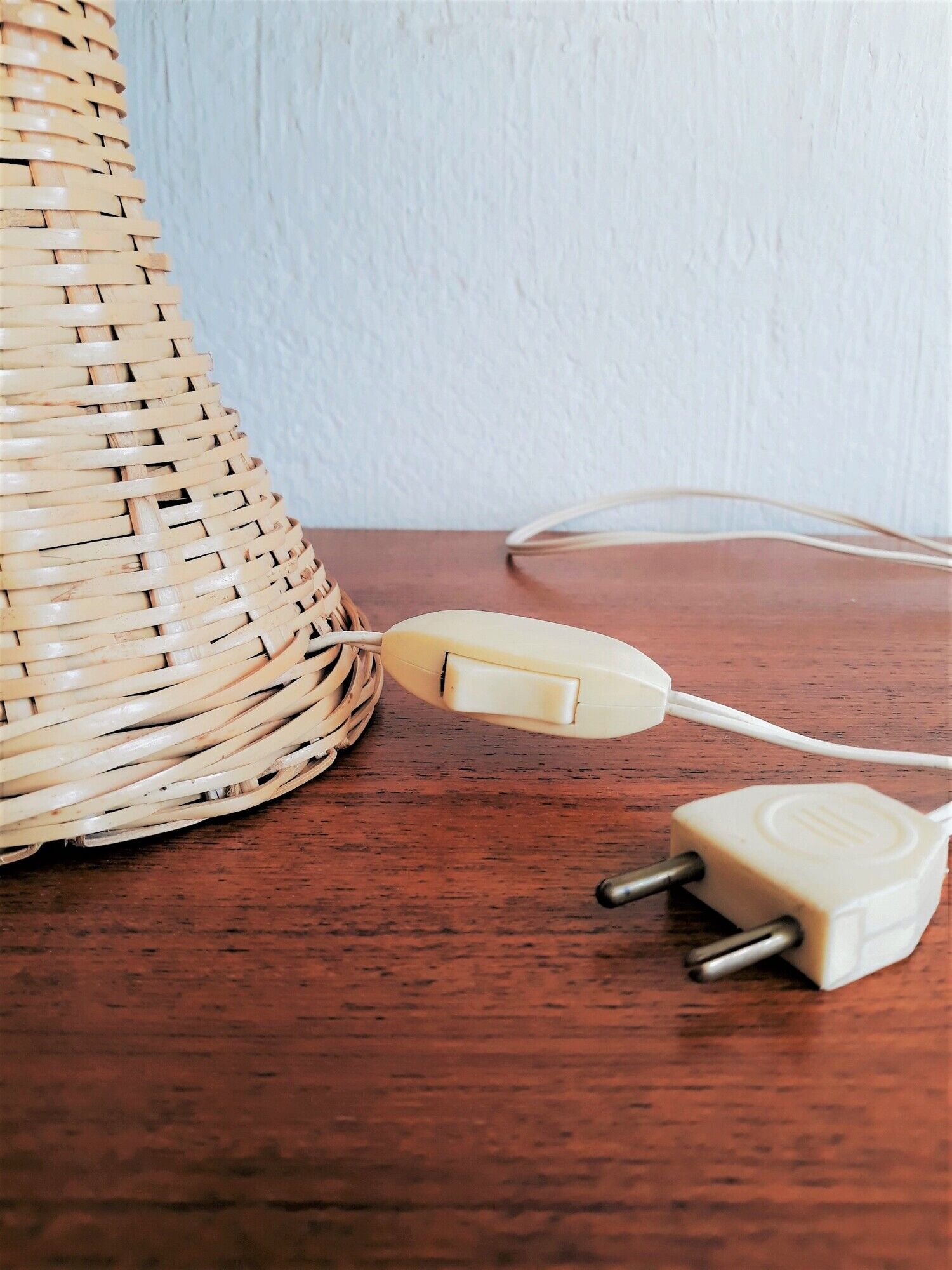 Rotin Lamp / Wicker Bedside Lamp / Mushroom-shaped Lamp / Bamboo / Vintage 1960 / Mid-Century