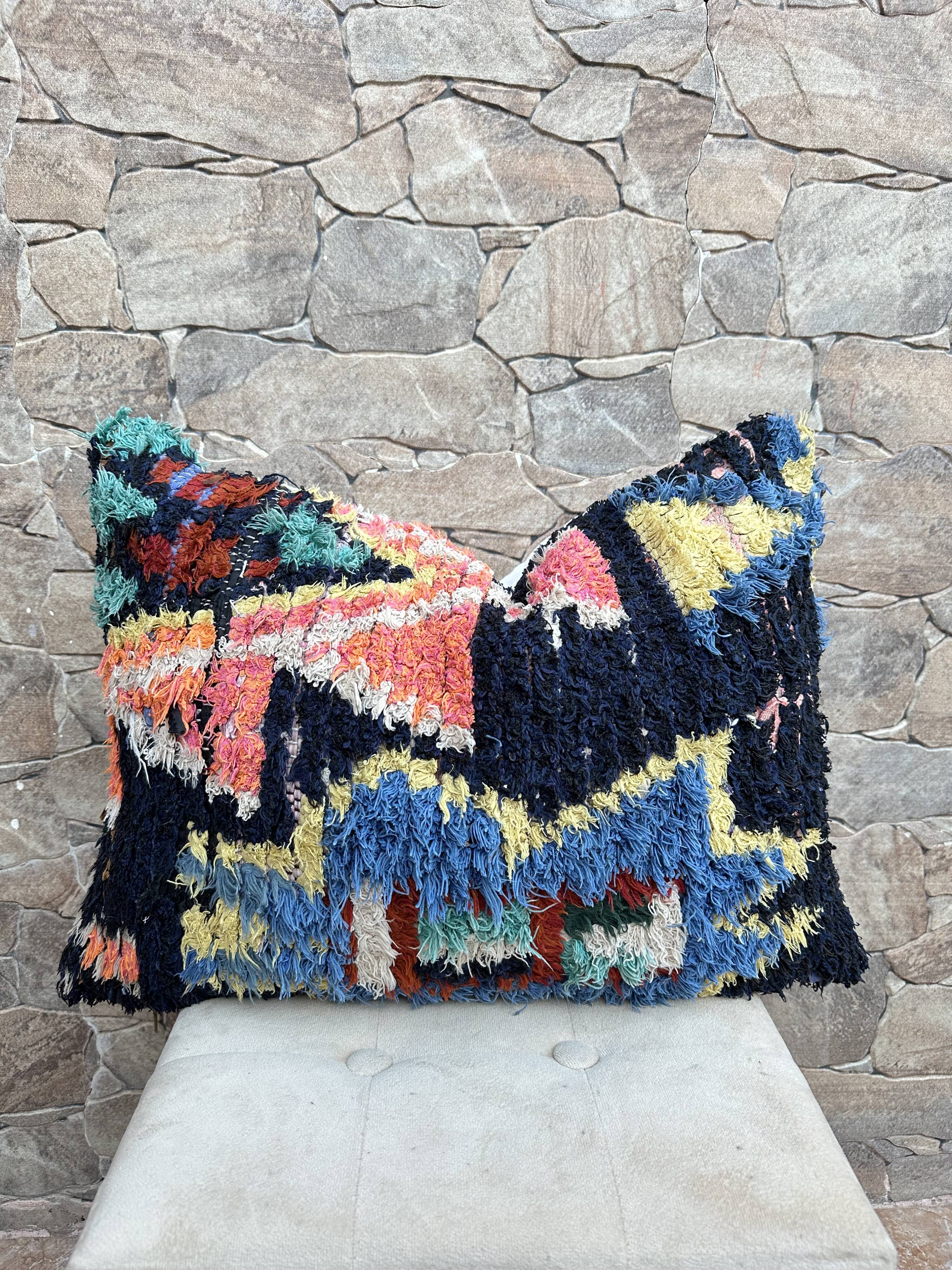 Magnifique coussin Kilim berbère vintage du Maroc