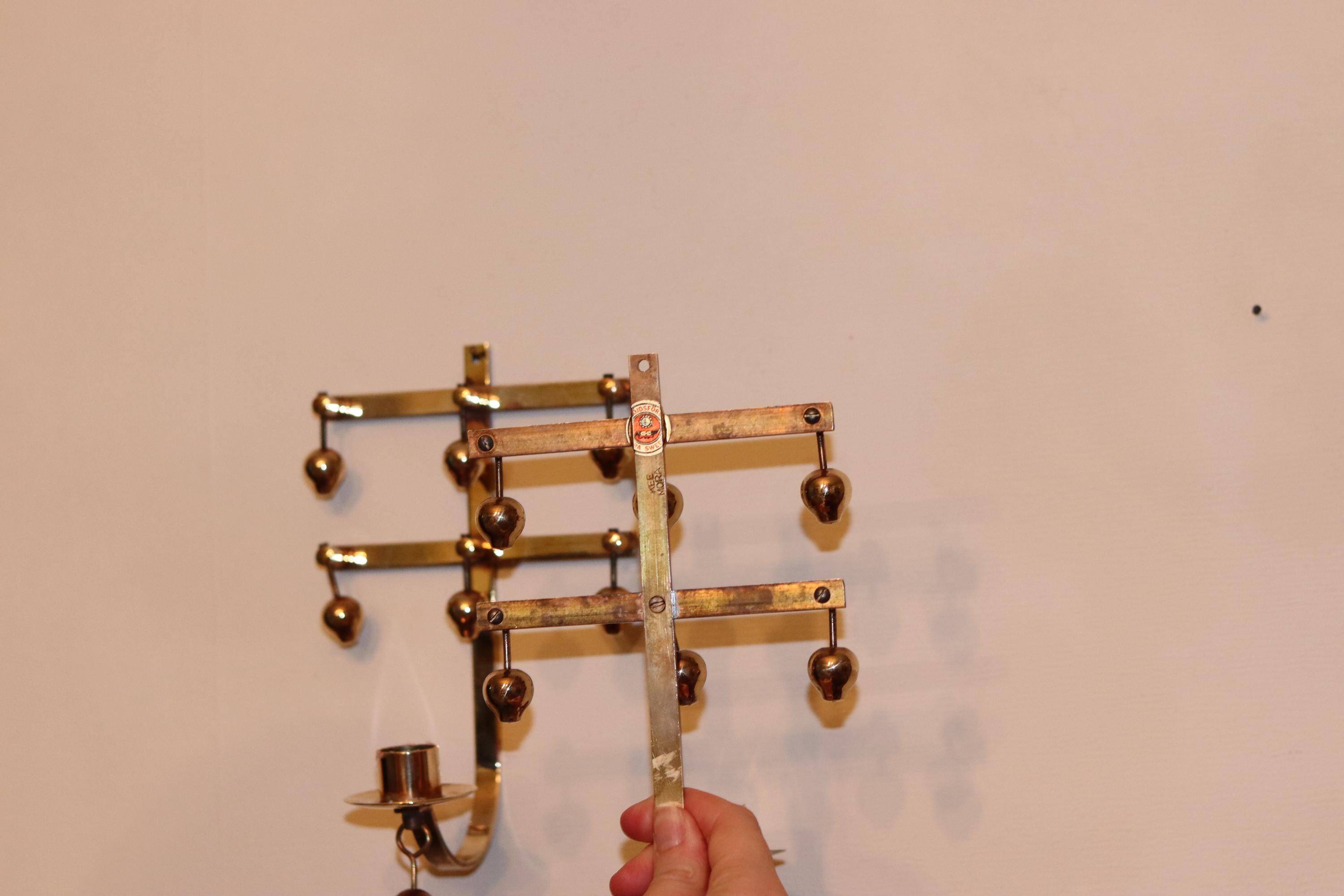 Paire d'appliques suédoises en laiton du milieu du siècle par Kee Mora