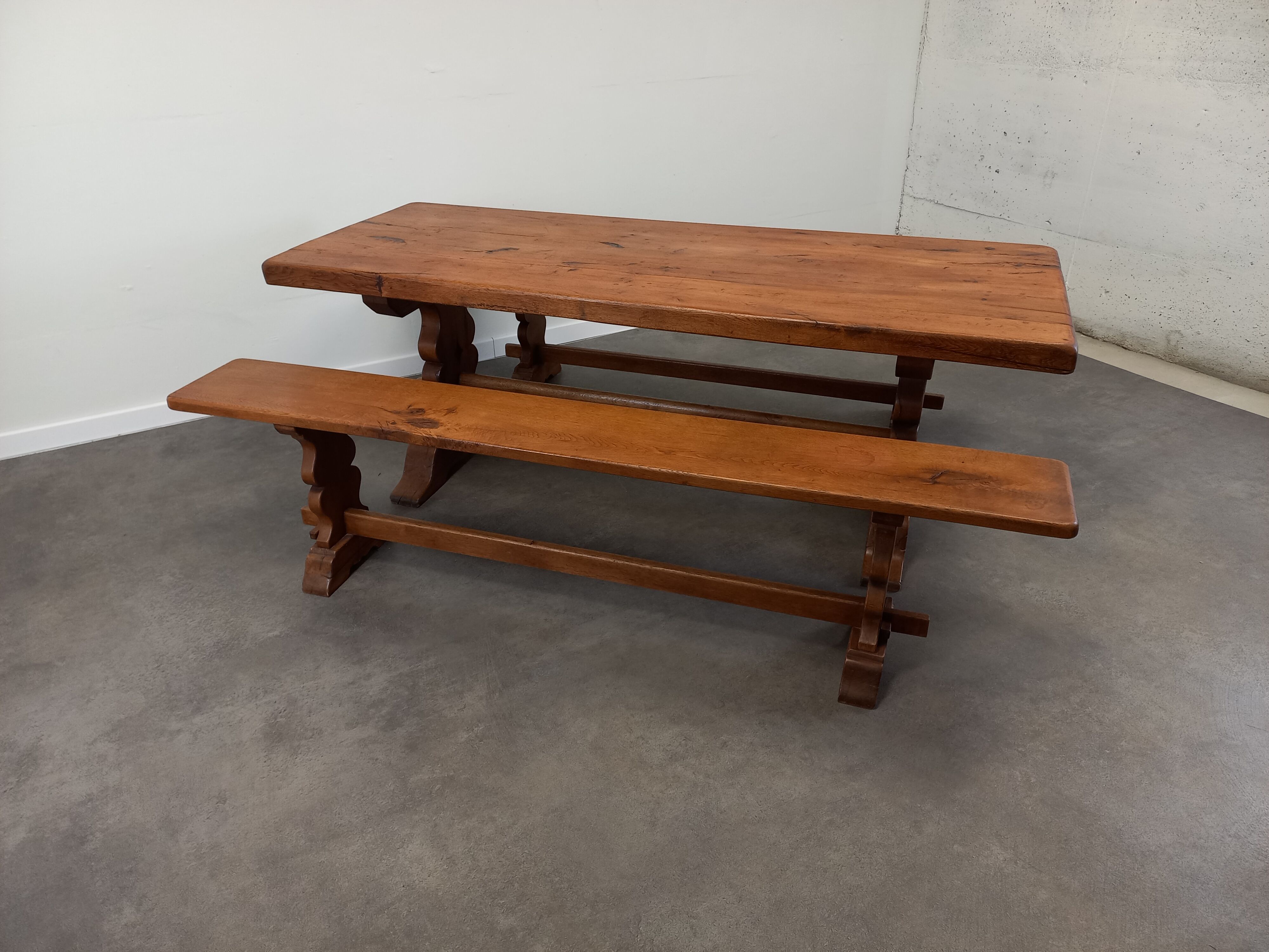 Farmhouse table and its 2 benches