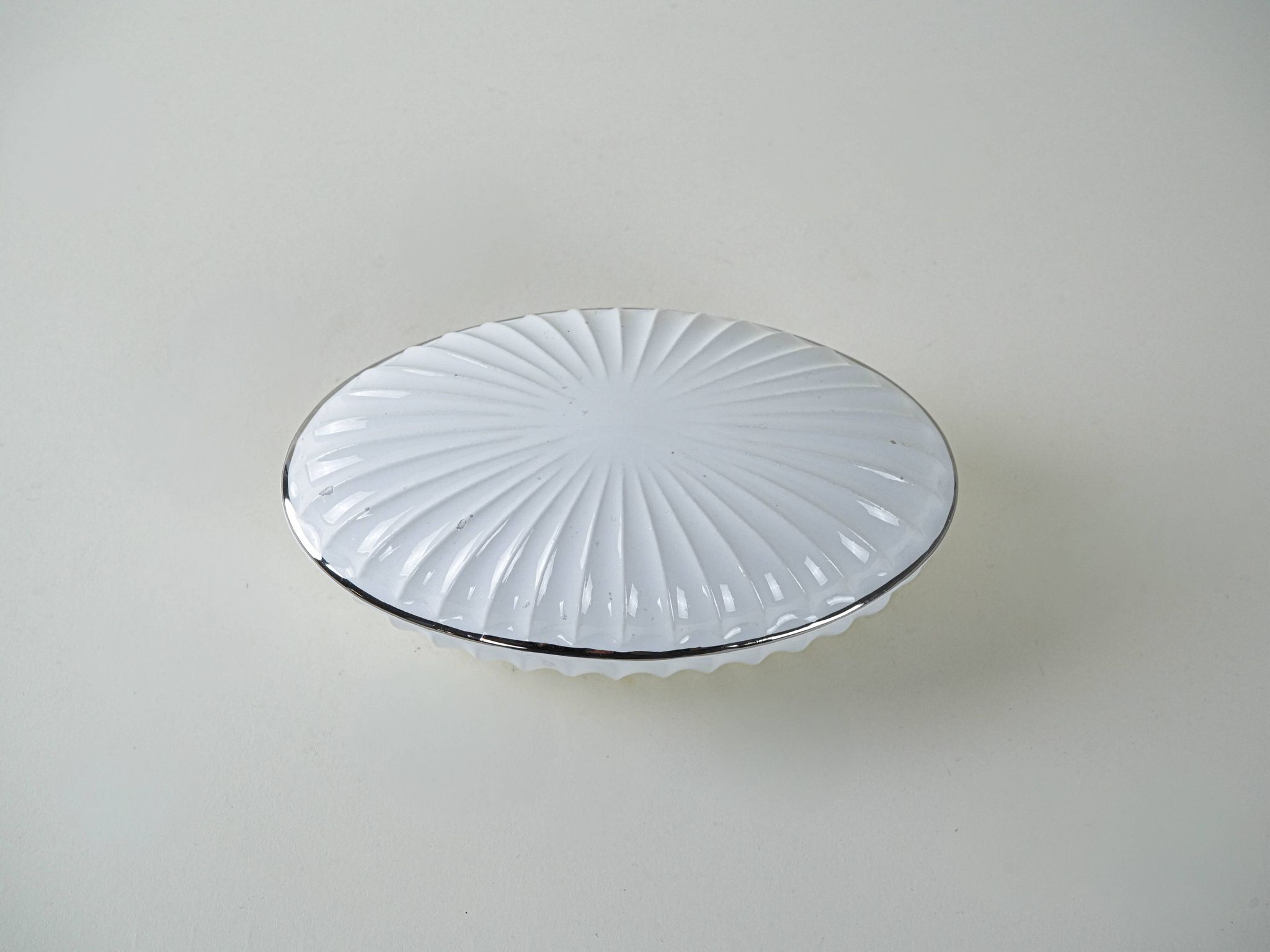 Porcelain seashell box, Italian design, 1970s, production: Italy
