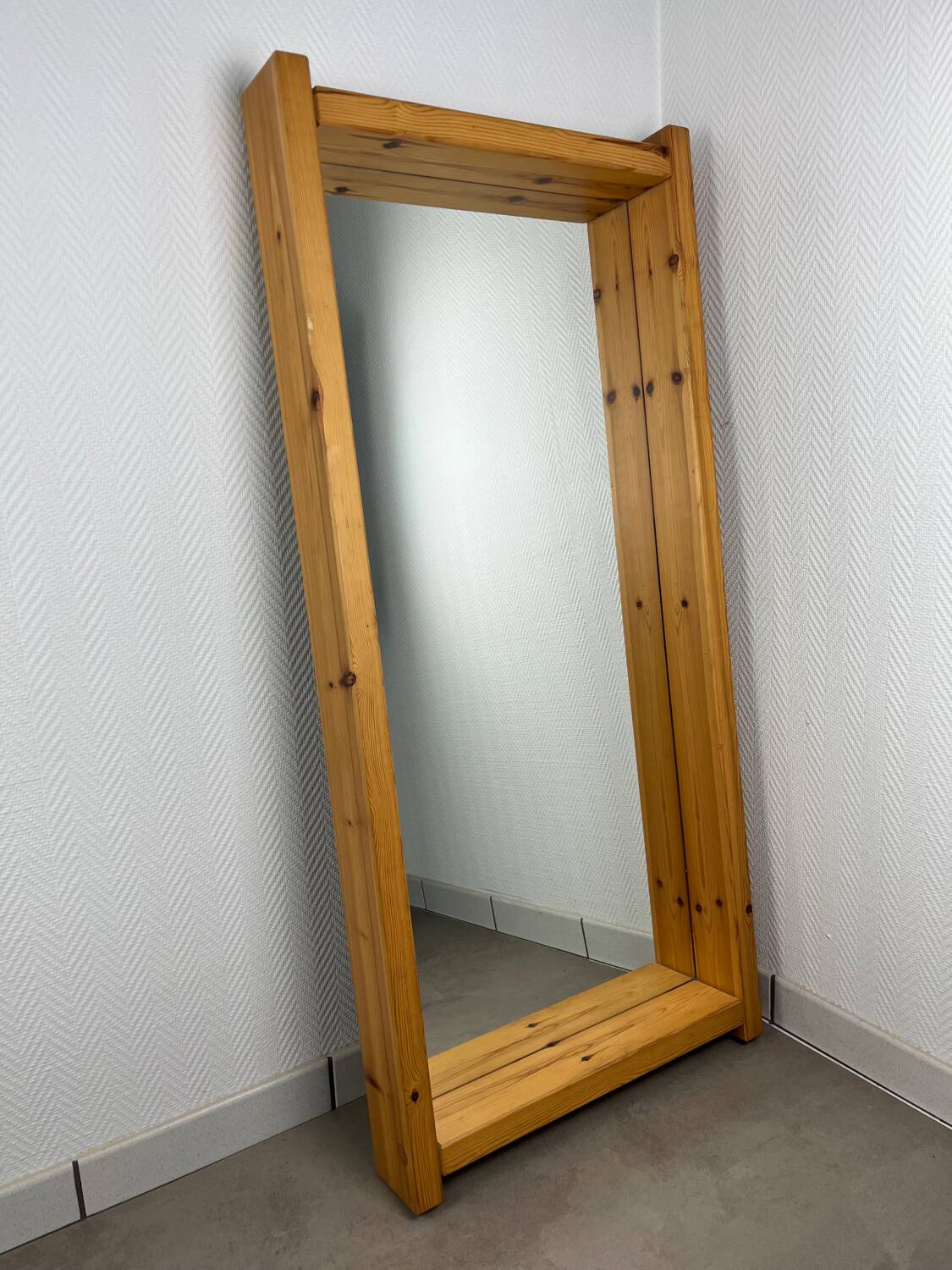 Brutalist XL mirror, solid pine, chalet style.