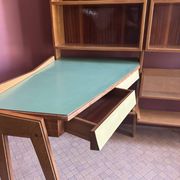 Bibliothèque avec bureau