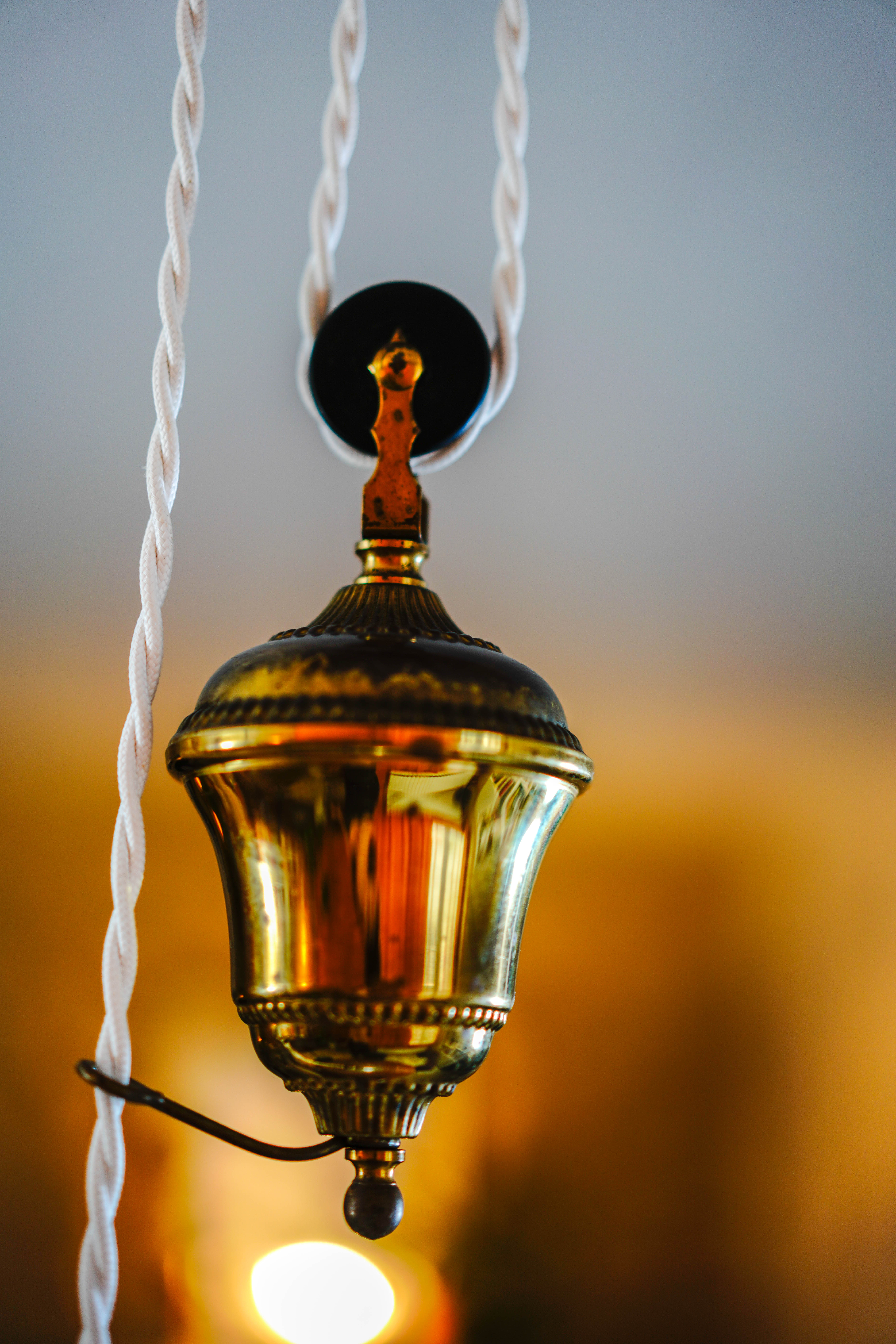 Suspension rises and falls in brass, glass lampshade #holophane