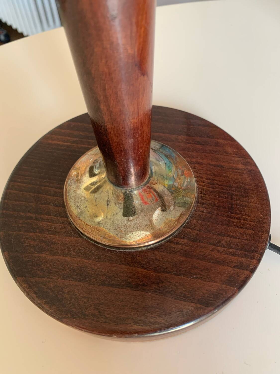 Pair of wooden and white opaline foot lamps