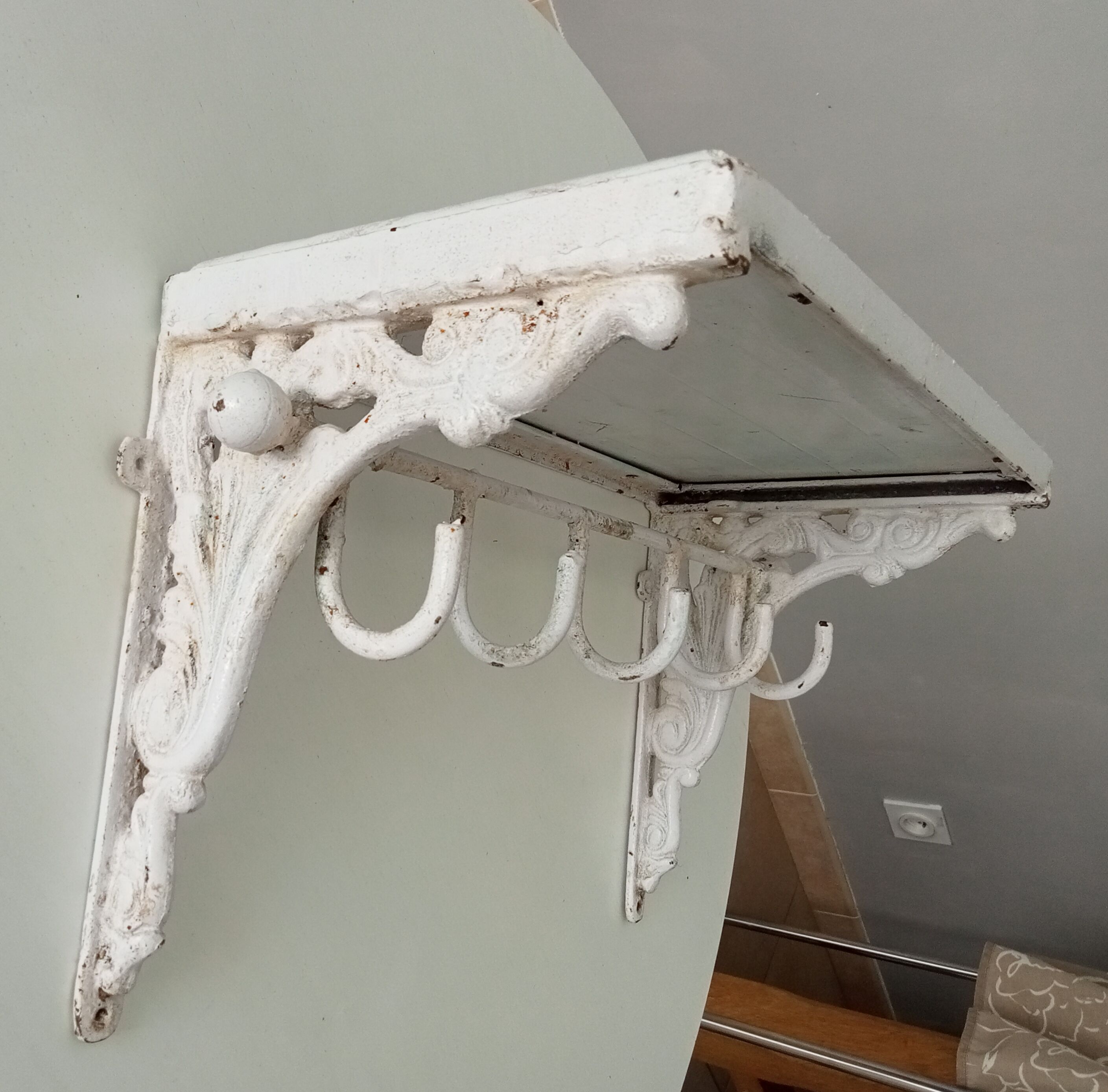 Old coat rack in cast iron and wood, 20s/30s