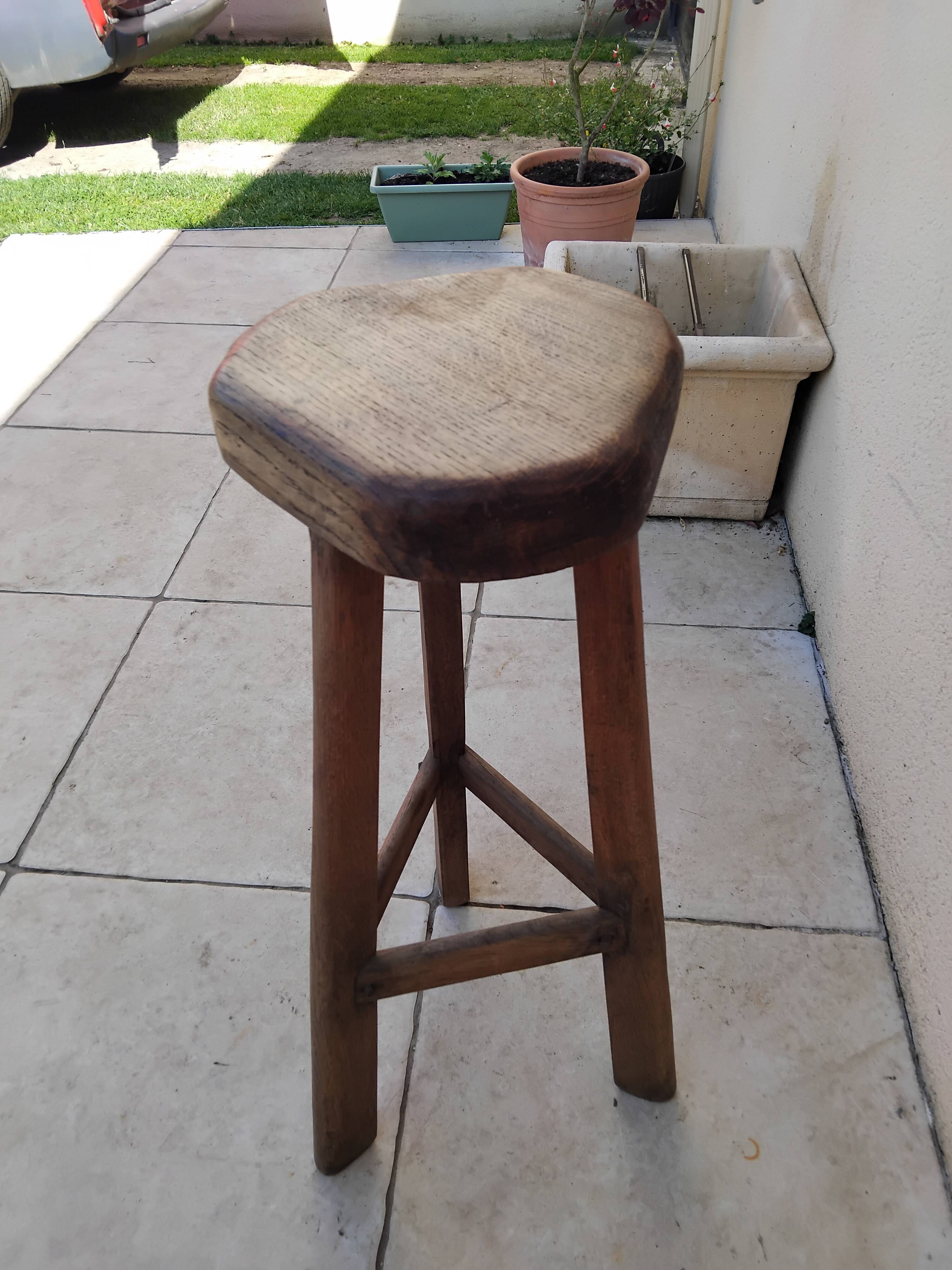 Tabouret bar brutaliste tripode vintage