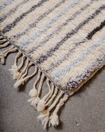 Wool carpet 250cm x 150cm