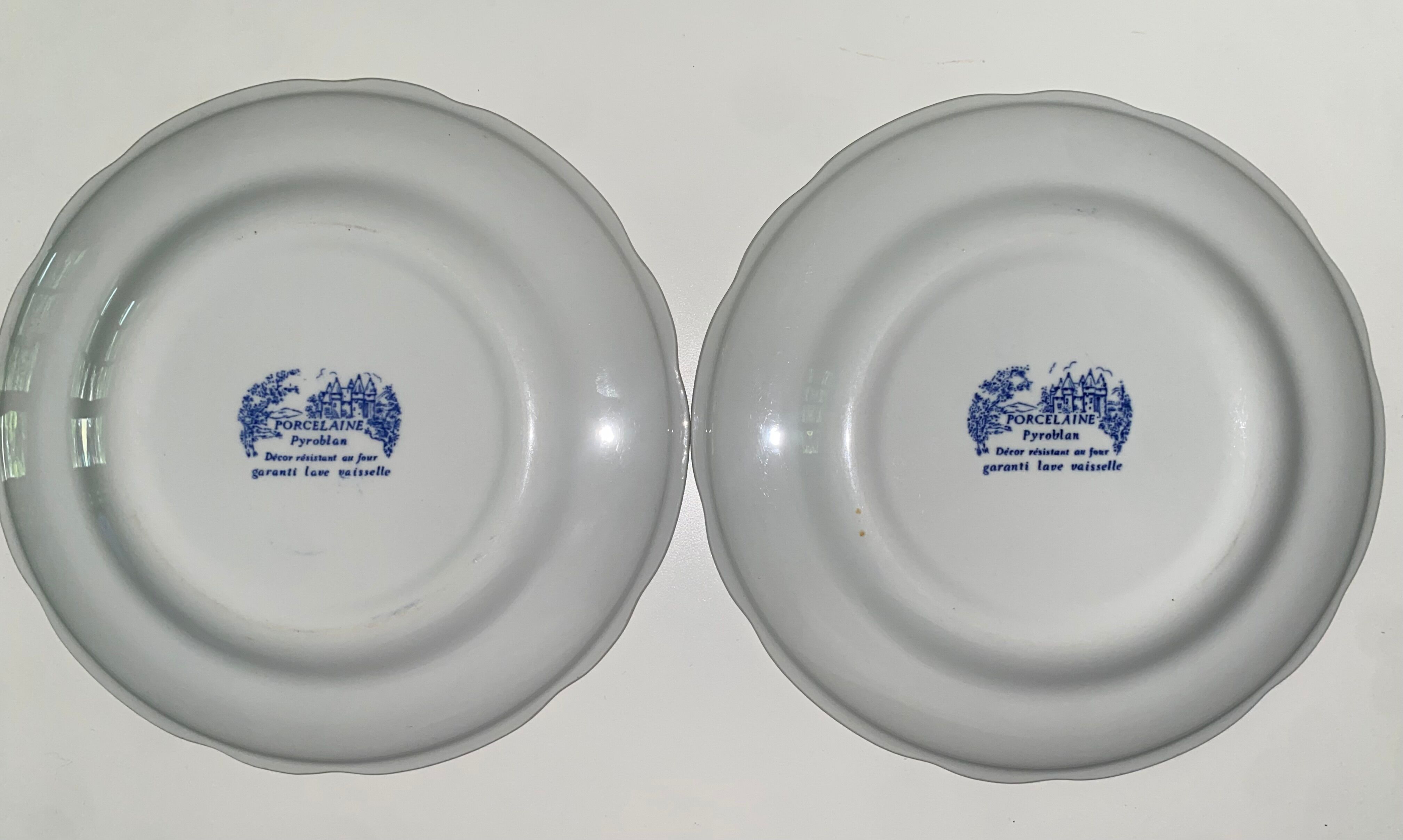 Lot de 2 assiettes plates pyroblan bleu