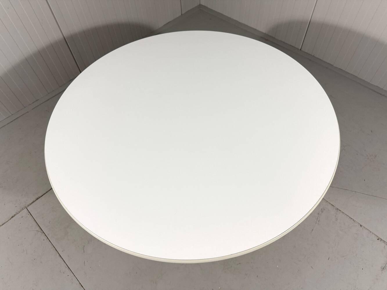 Round dining table by Charles & Ray Eames, Herman Miller, 1960s.