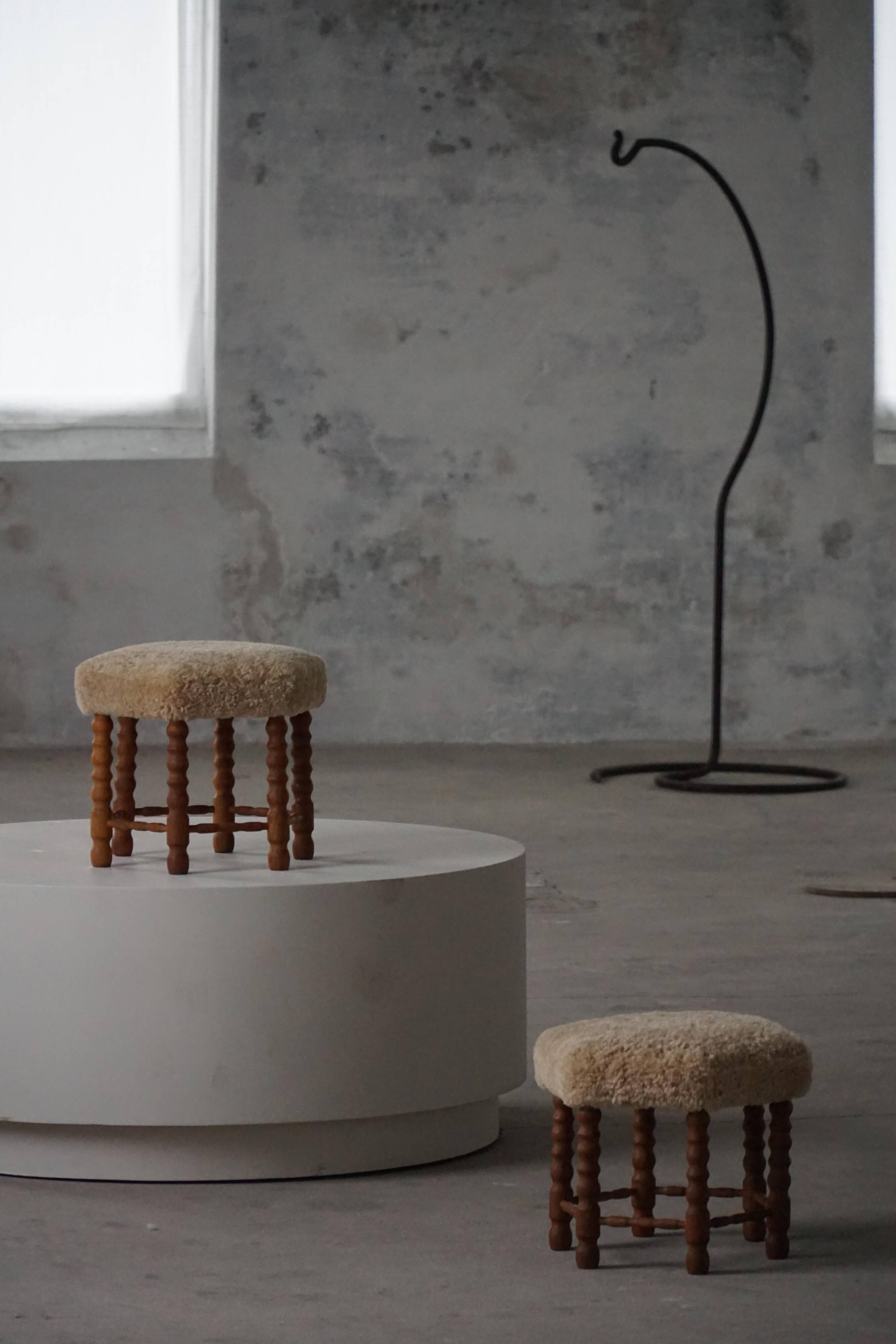 Pair of Danish oak stools from the mid-century with hexagonal seat and turned legs, 1950s.
