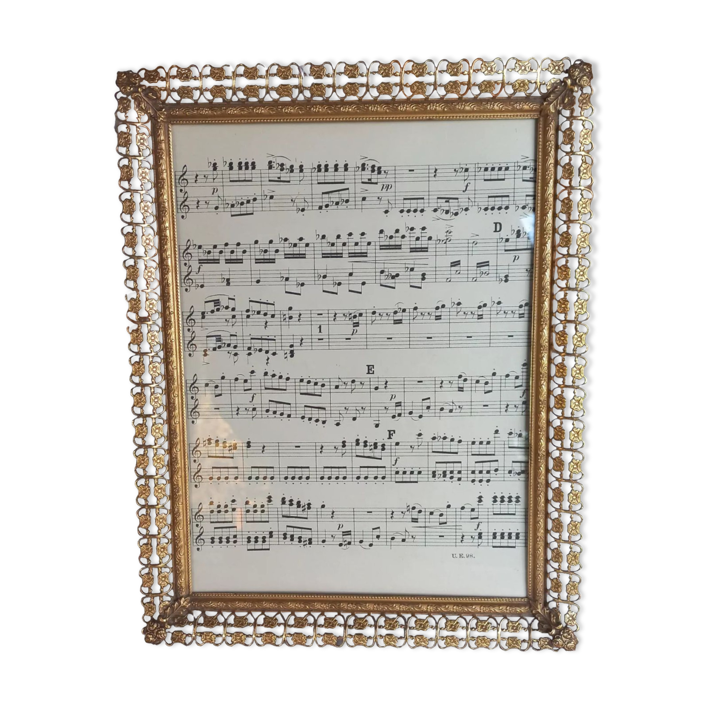 Chiseled gold pose photo frame