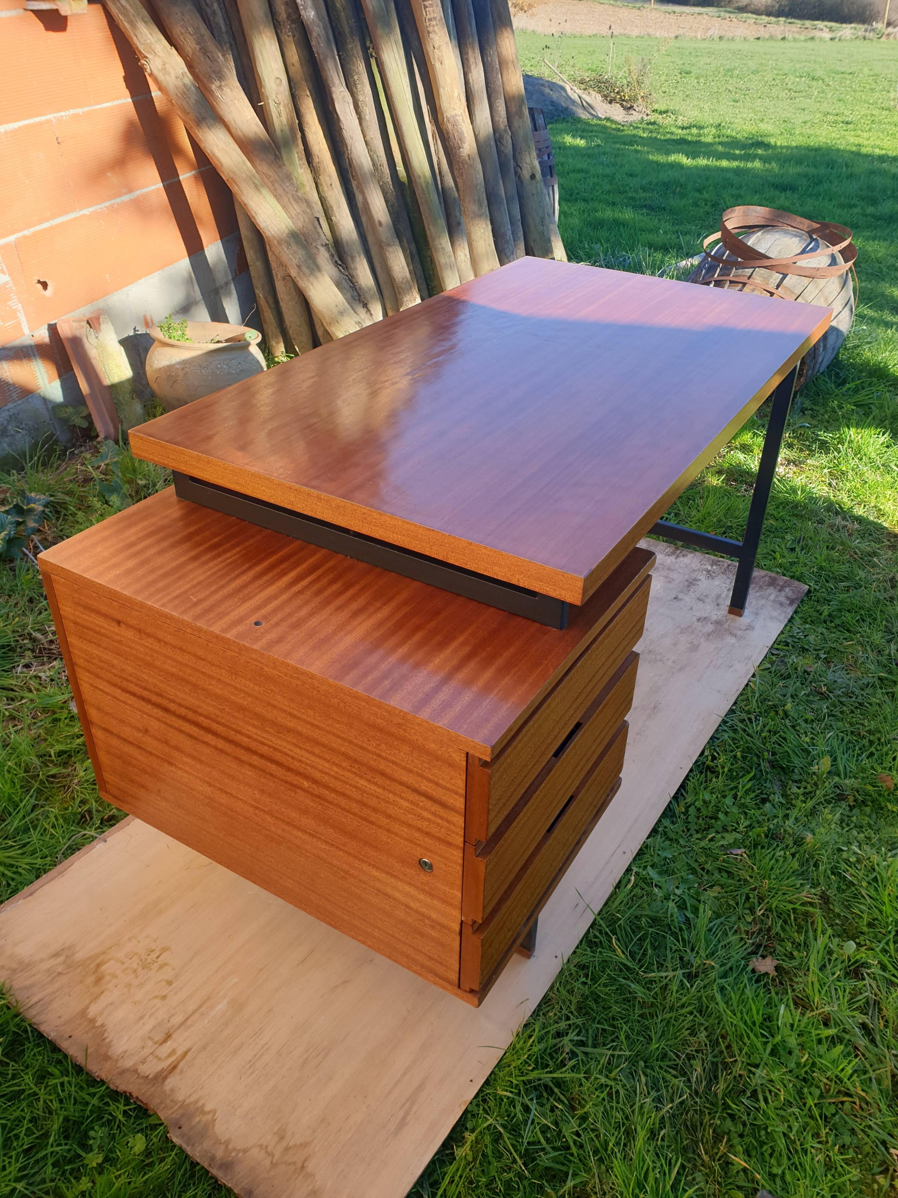 Pierre Guariche Office