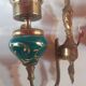 Paire d'appliques lumnaire vintage en metal doré, ceramique verte et globe en verre