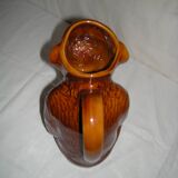 Chimpanzee pitcher; Monkey guitarist musician of the 60s