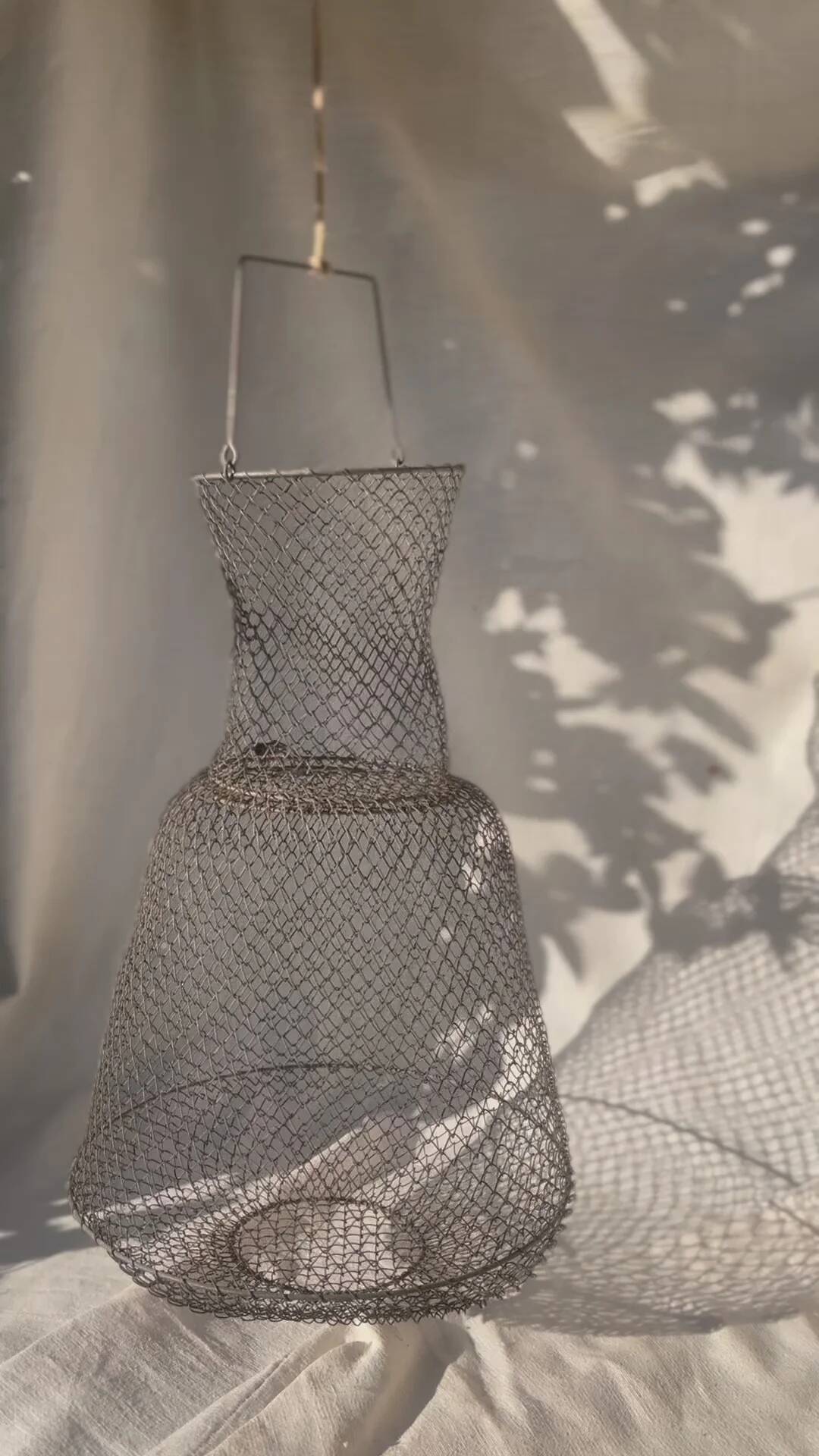 Grand panier de pêche français ancien en fil de fer