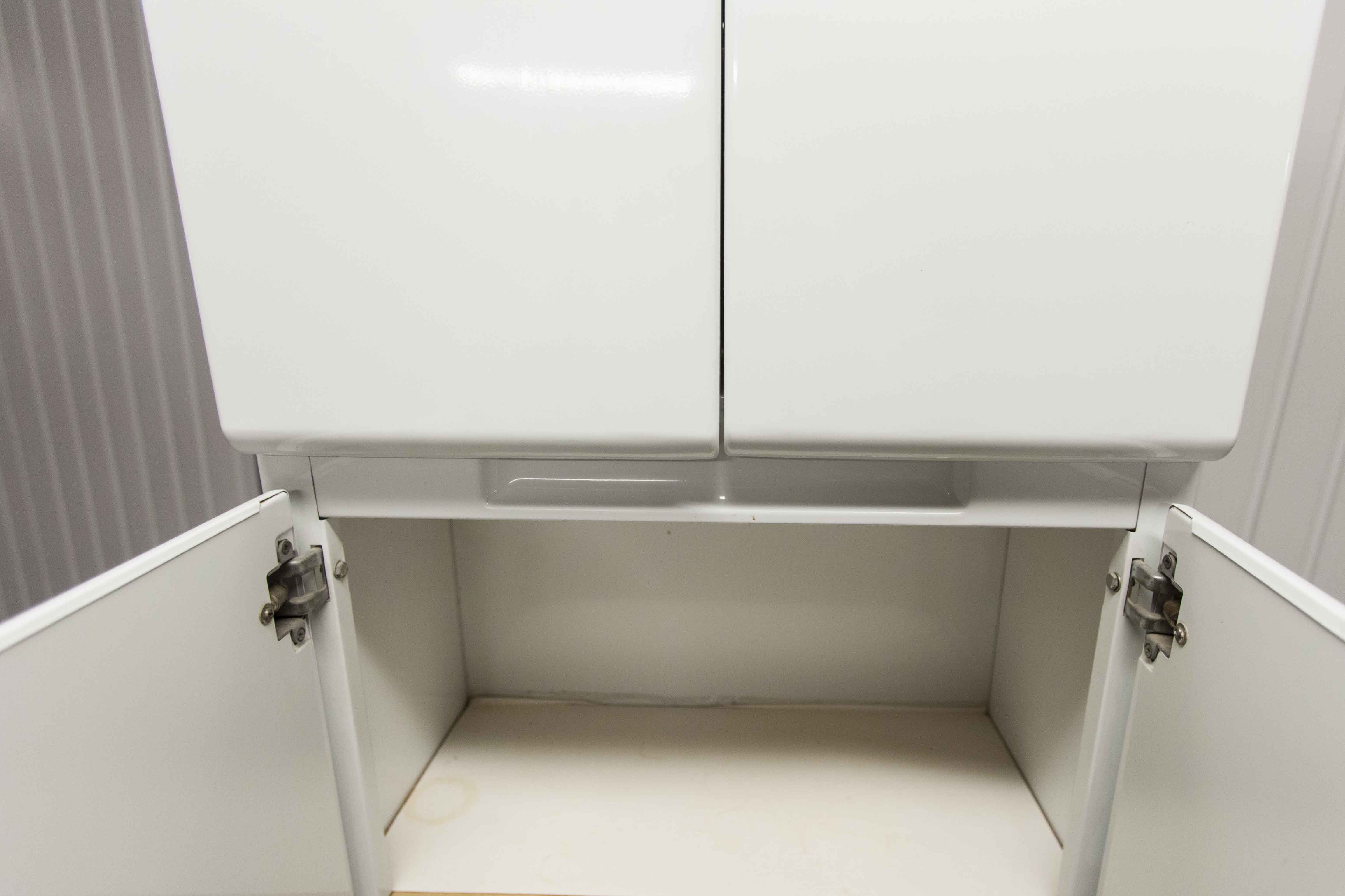 Bathroom cabinet in white metal 1960