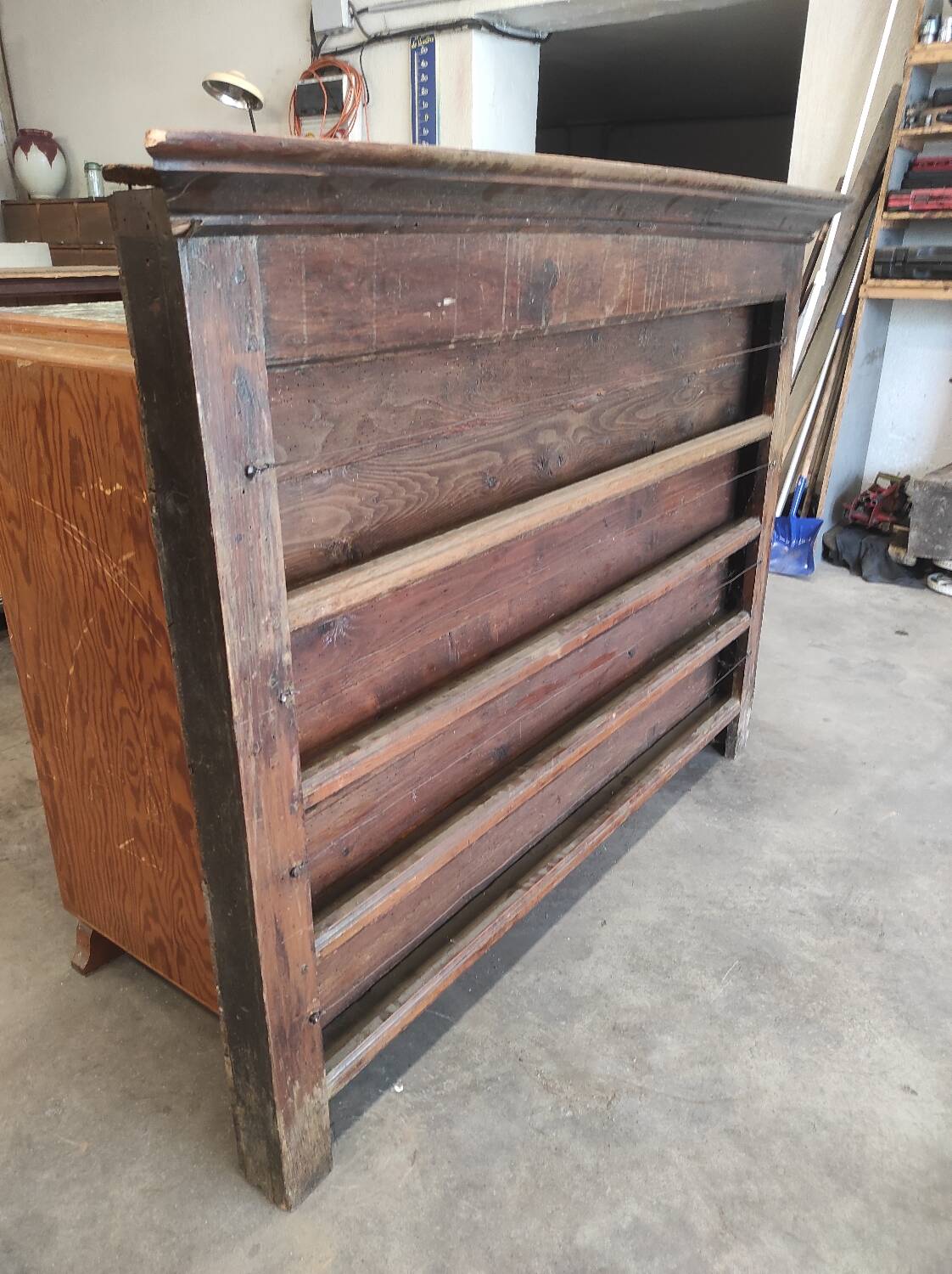 Wall dresser shelf for rustic wooden collection plates (fir and oak)