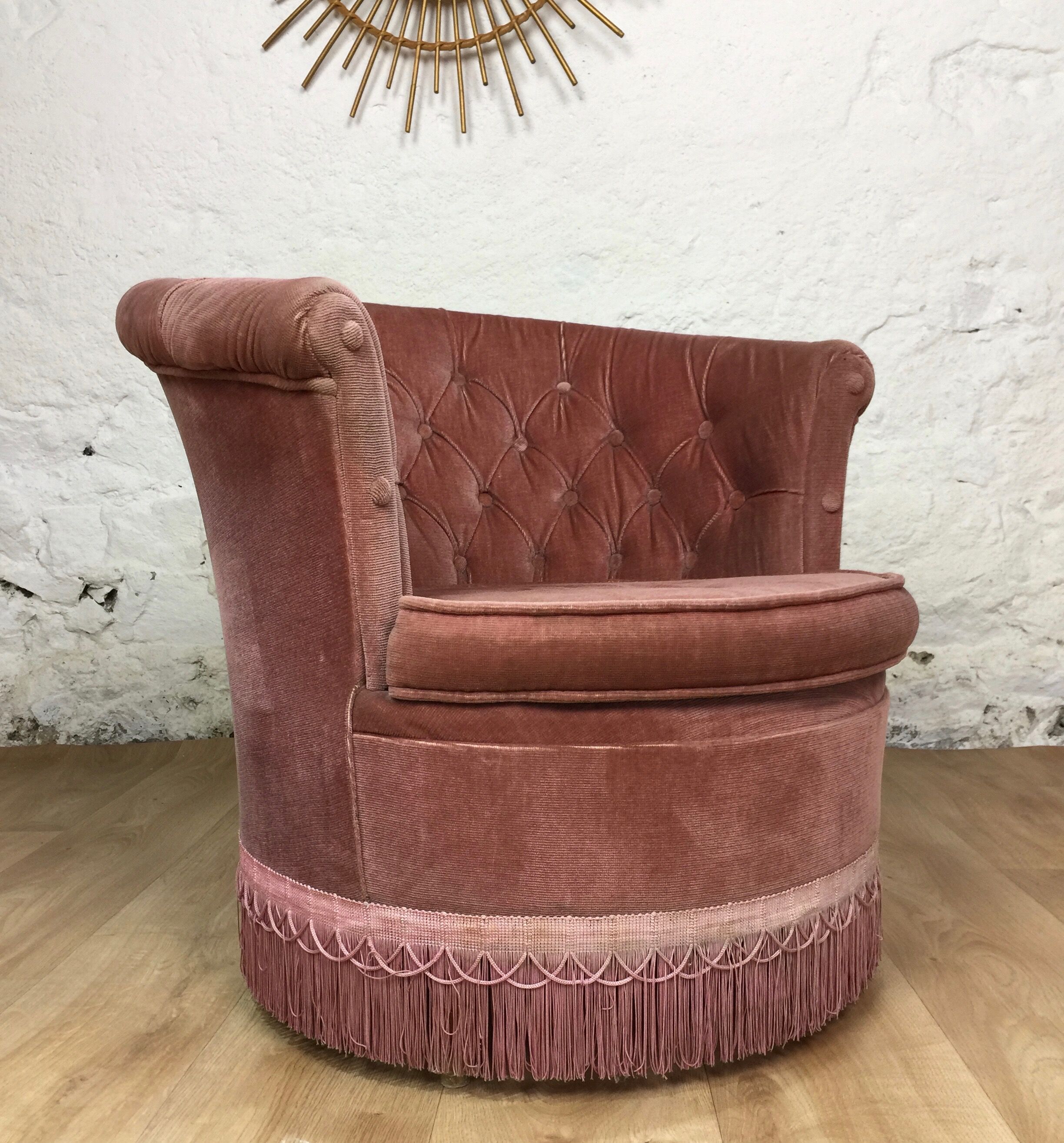 Powdered pink velvet toad chair