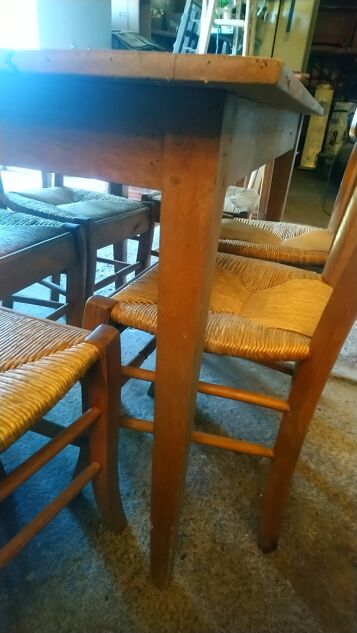 Table pieds fuseaux, sapin et hêtre