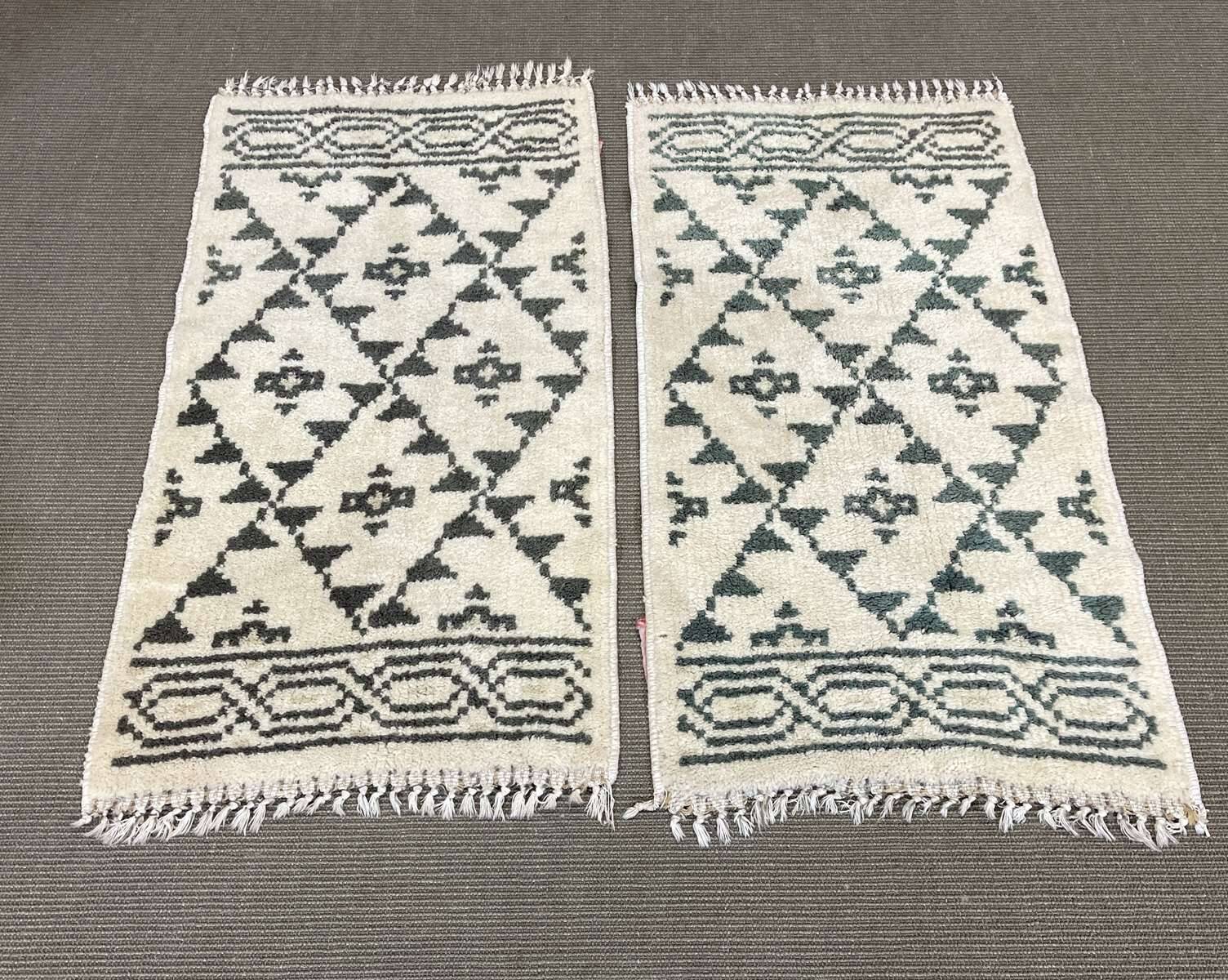 Paire de tapis marocains en laine fait main - 1m18x60cm.