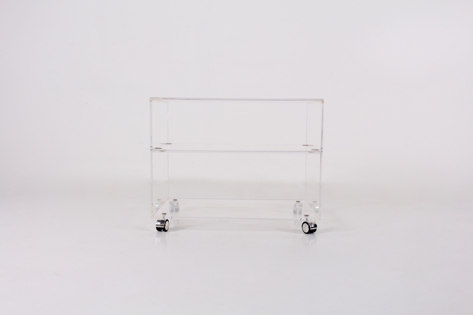 Plexi serving table