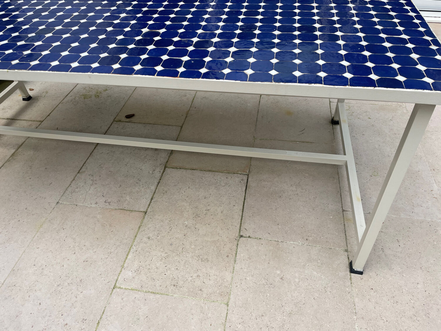 Garden table in zellige