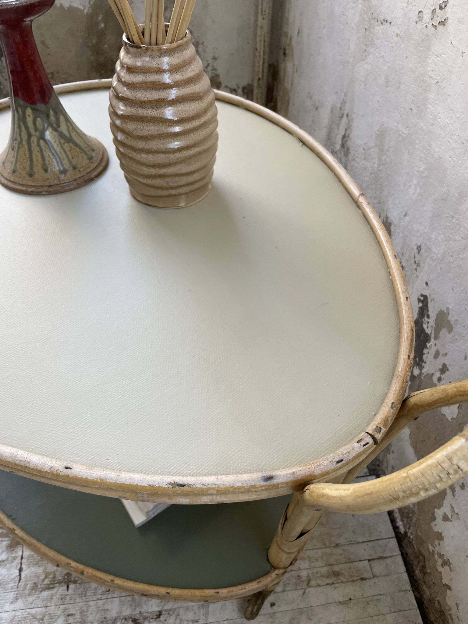 Desserte, table roulante en rotin années 60