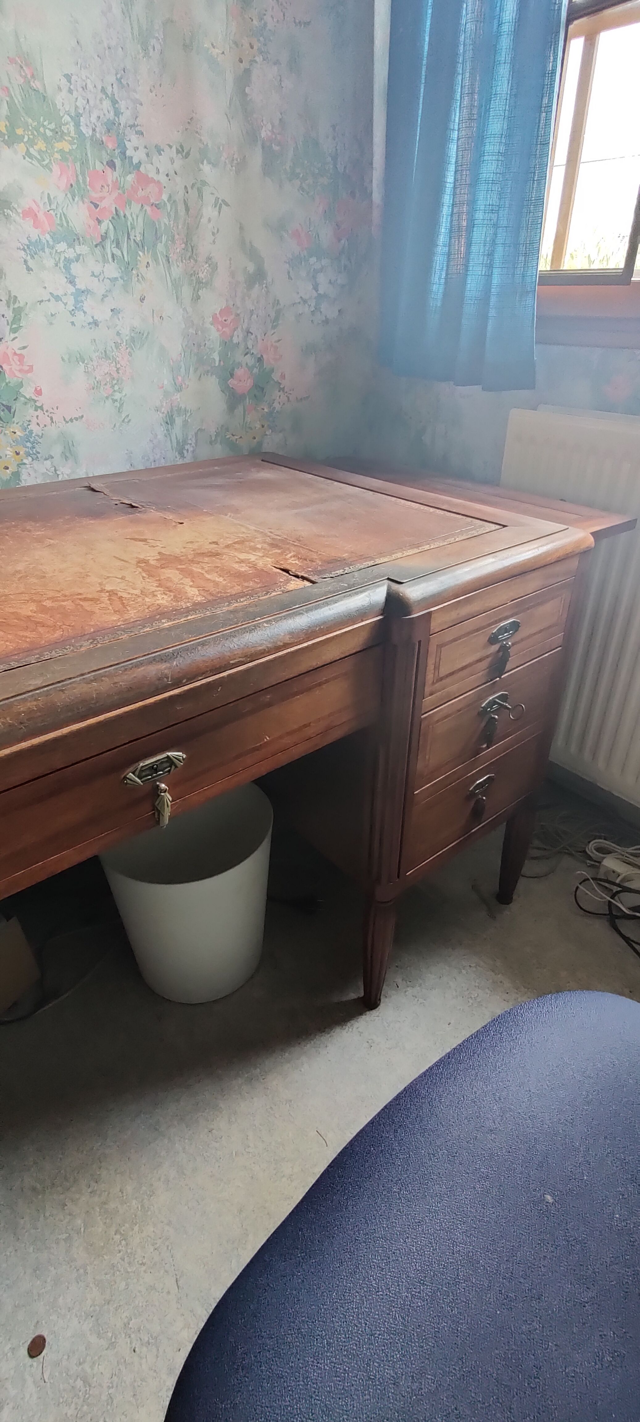 Vintage art deco office