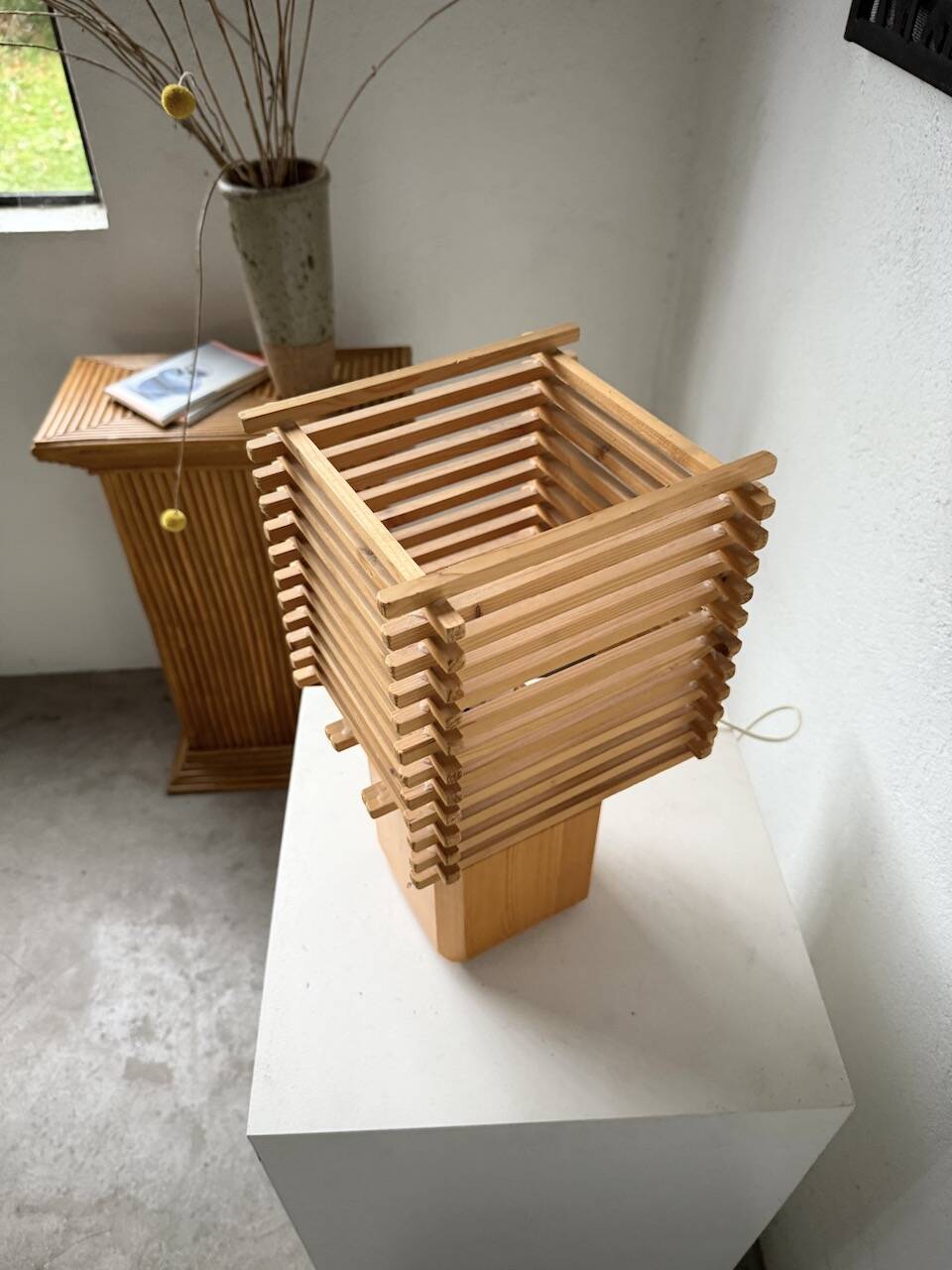 Constructivist wooden table lamp