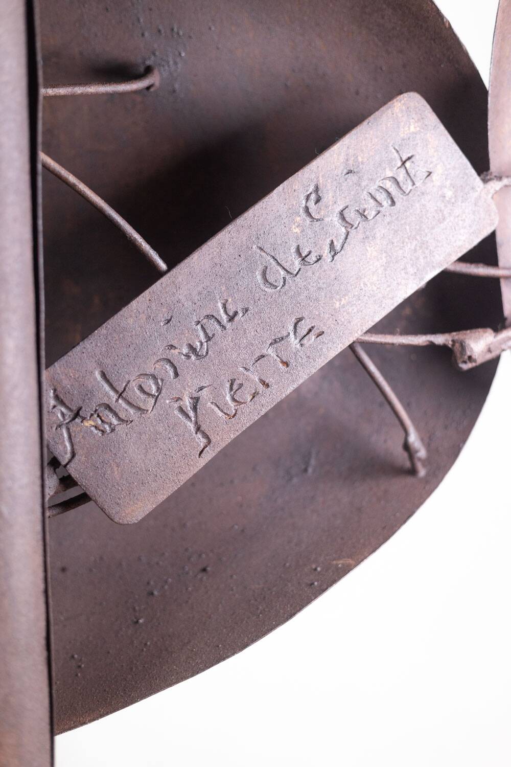 Antonine de Saint Pierre. Curved metal sculpture. Contemporary work.