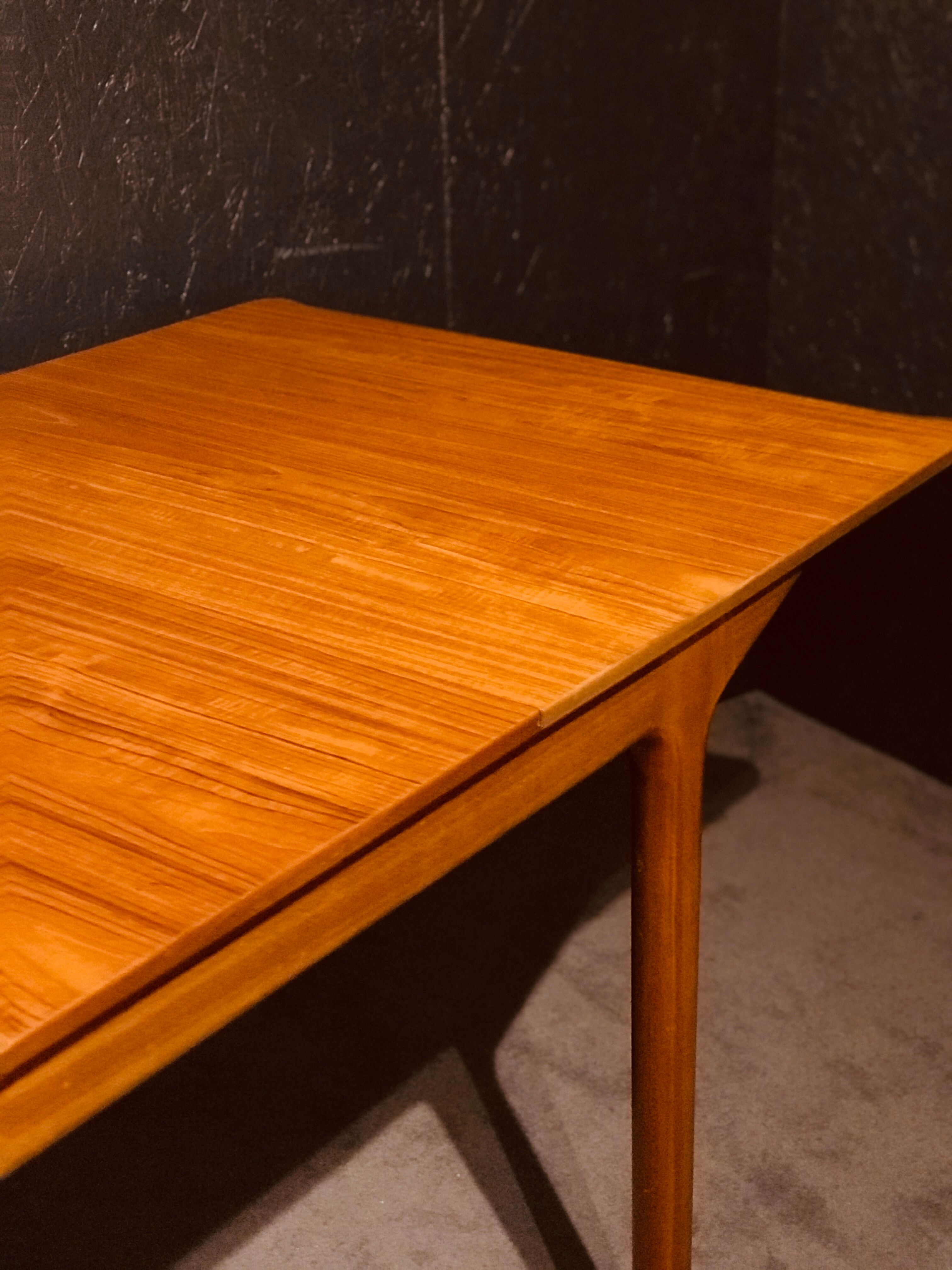 McIntosh extending table designed by Tom Robertson
