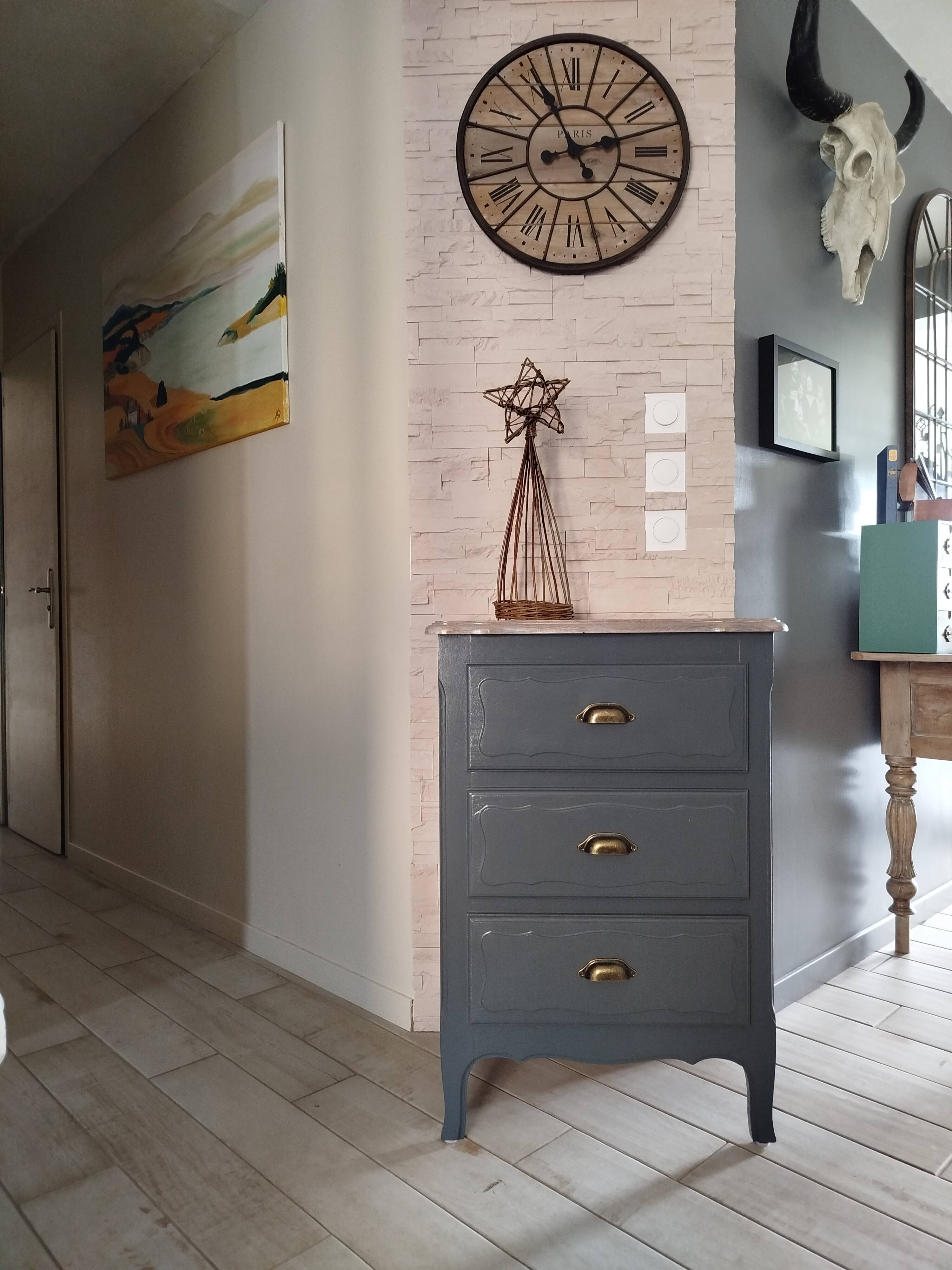 Chest of drawers