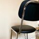 Chaise en aluminium chromé et skaï noir