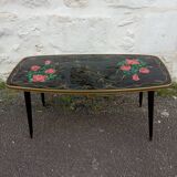 Vintage coffee table floral pattern