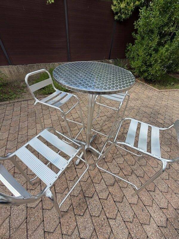 Table et 4 chaises rétro