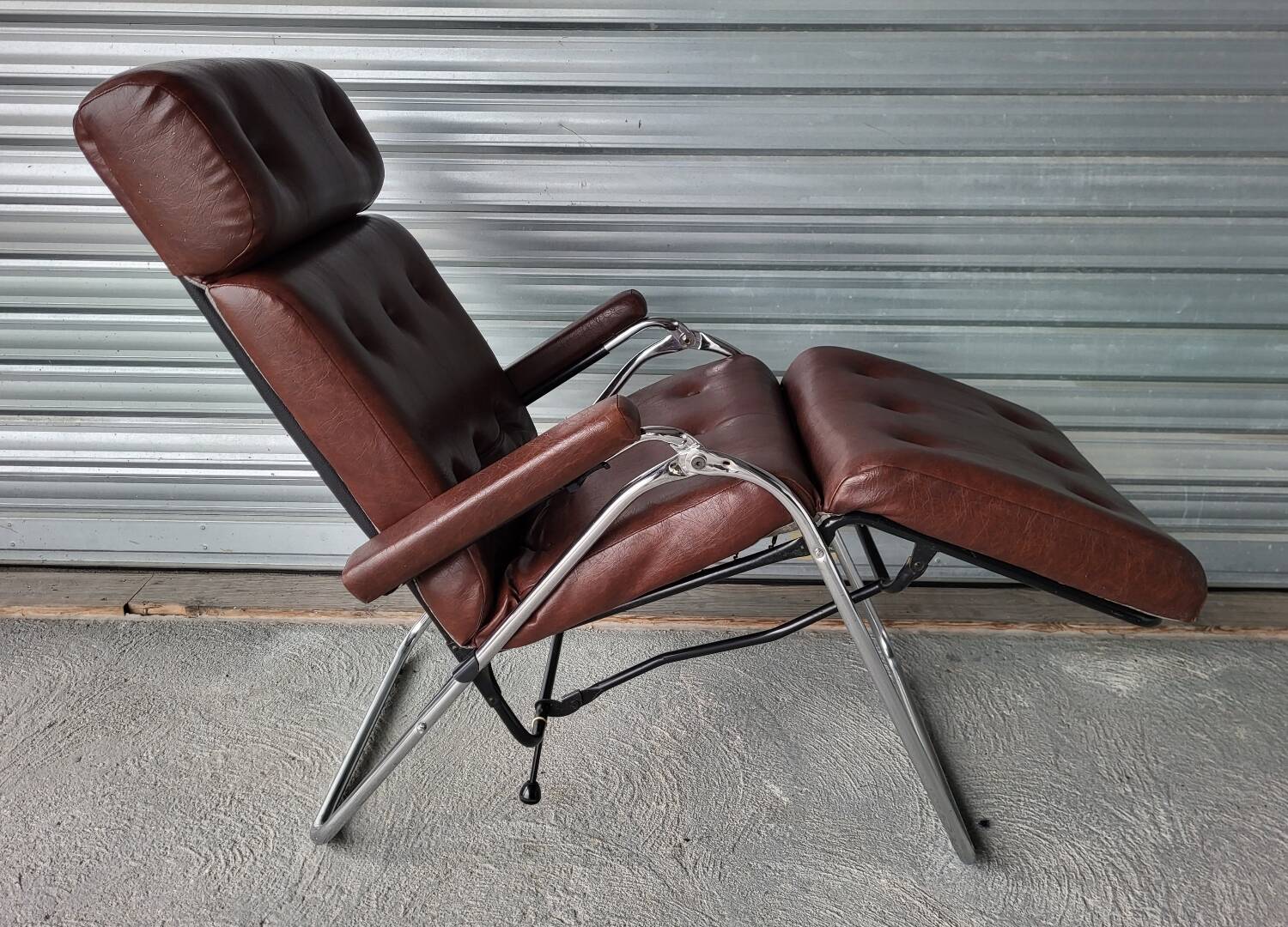 LAMA Vintage Relaxing Lounge Chair in Very Good Condition