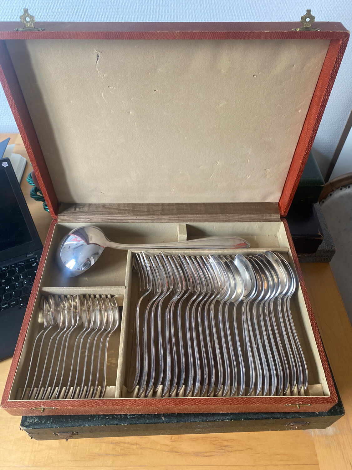 Ménagère 37 pièces en métal argenté