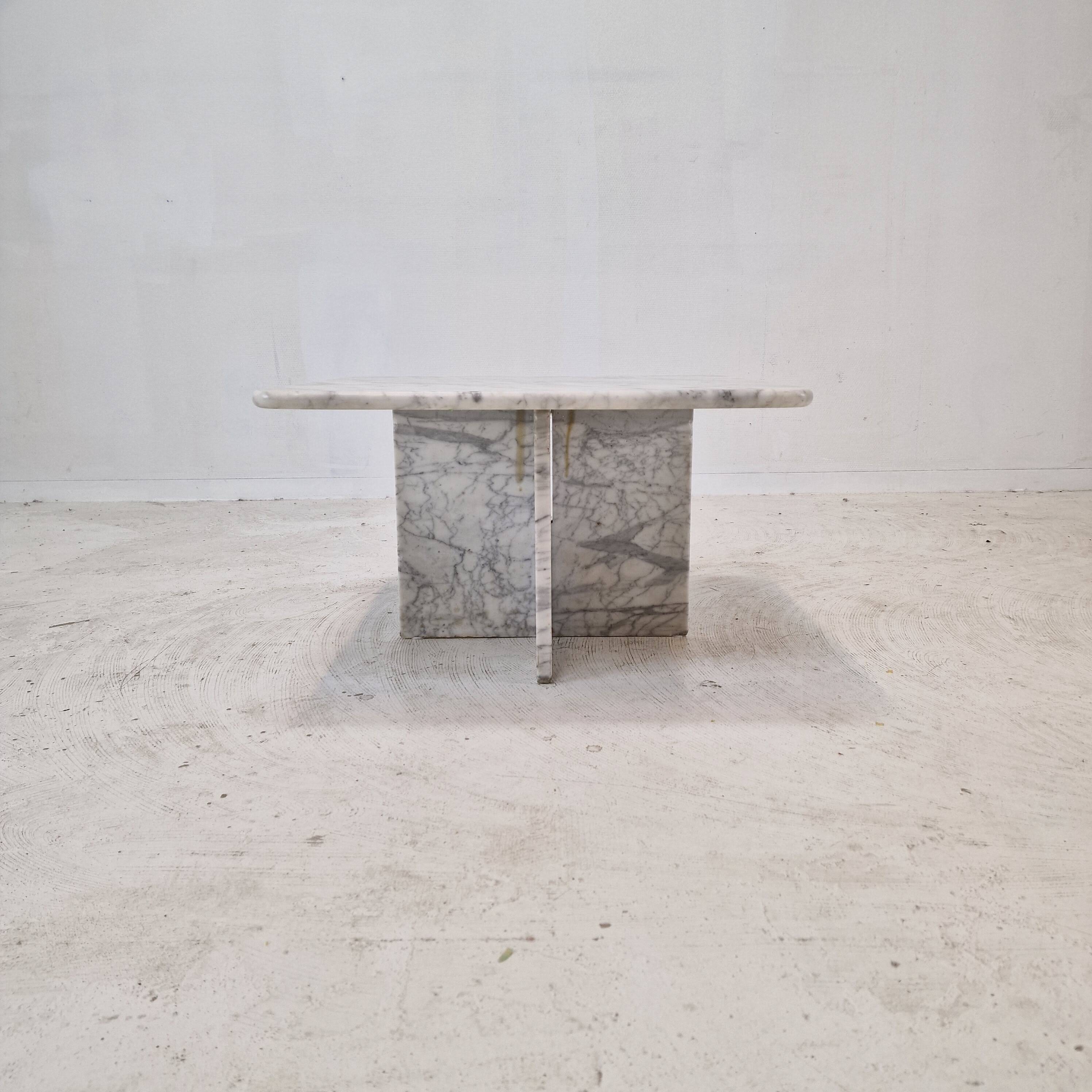 Italian carrara marble coffee table, 1980s