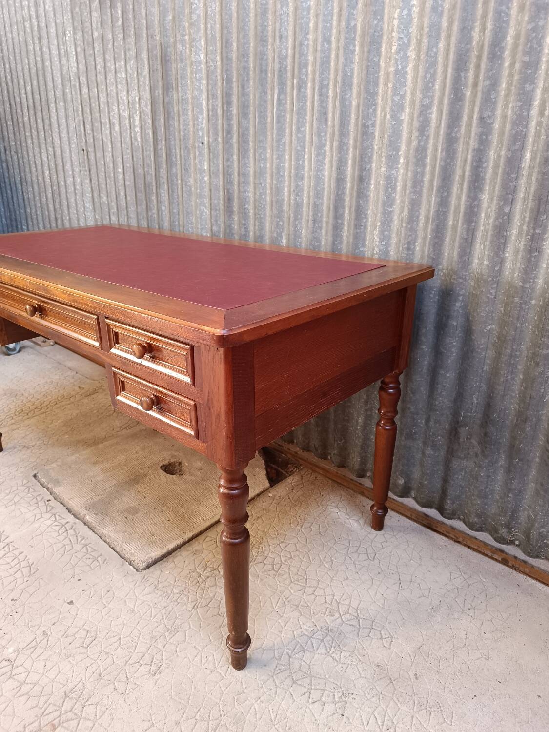 Directorate style minister's desk