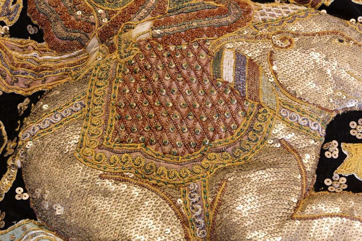 Tapisserie birmane Kalaga, les éléphants, perles et sequins