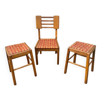 Chaise et tabourets