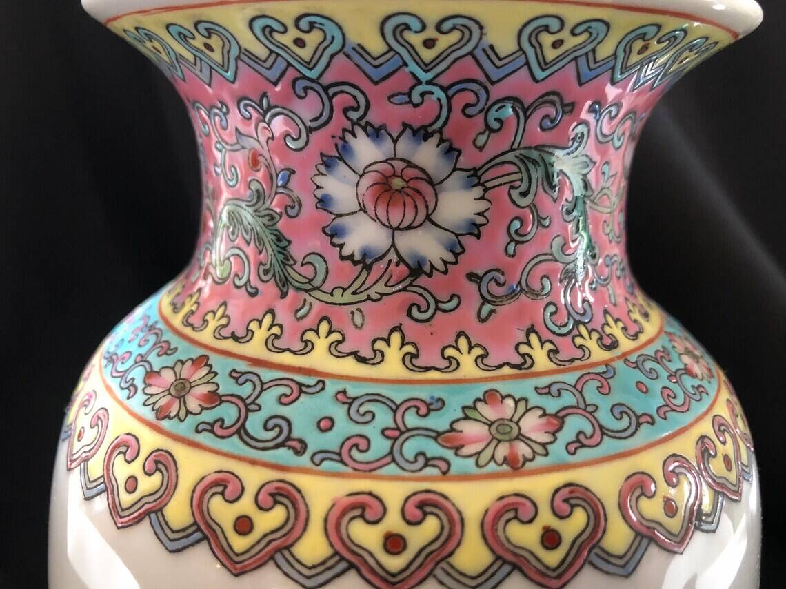 Chinese famille rose porcelain vase hand painted work 1970s